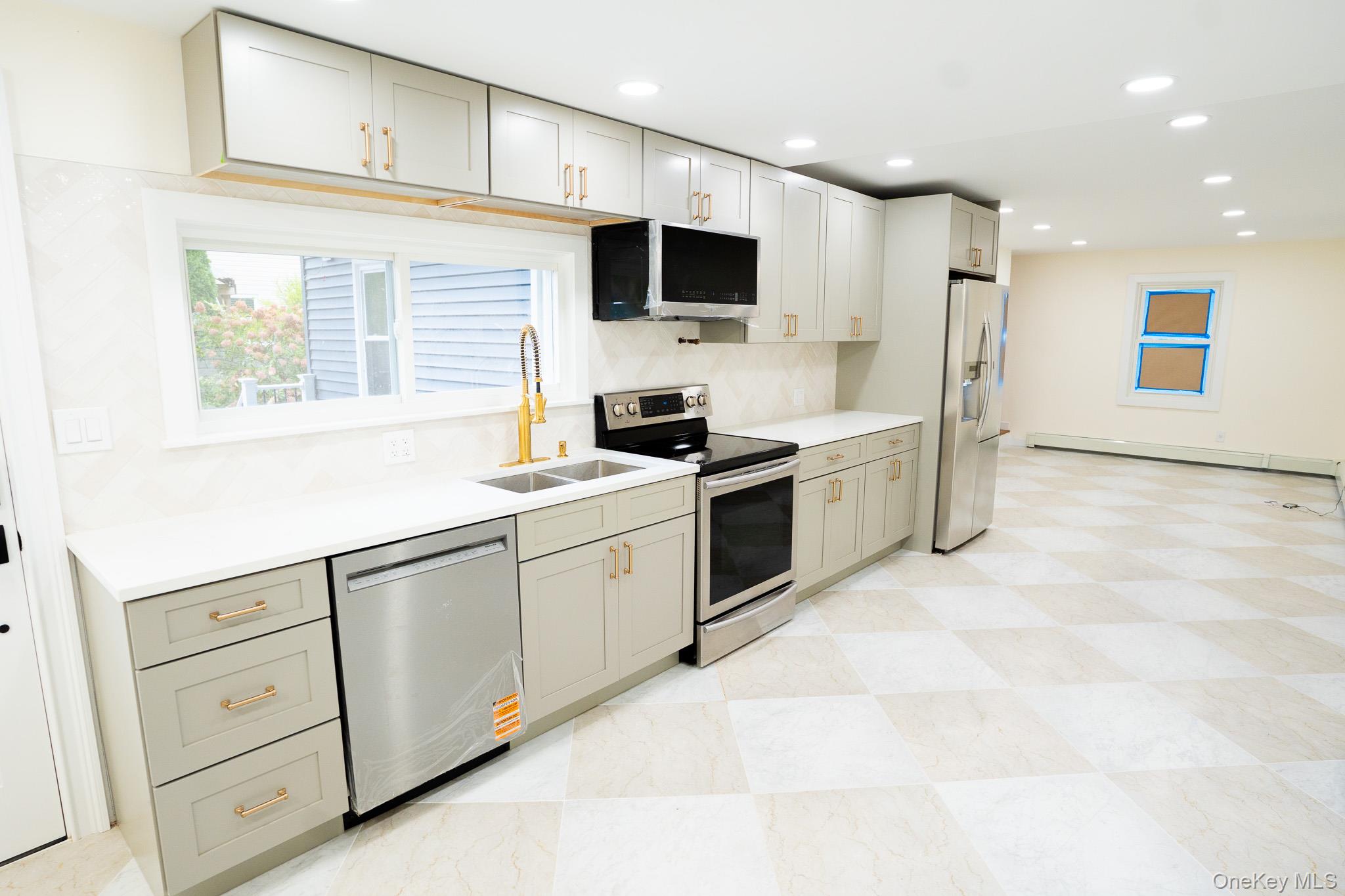 #7 photo, 1264 Broadway Avenue, Holbrook , NY 11741