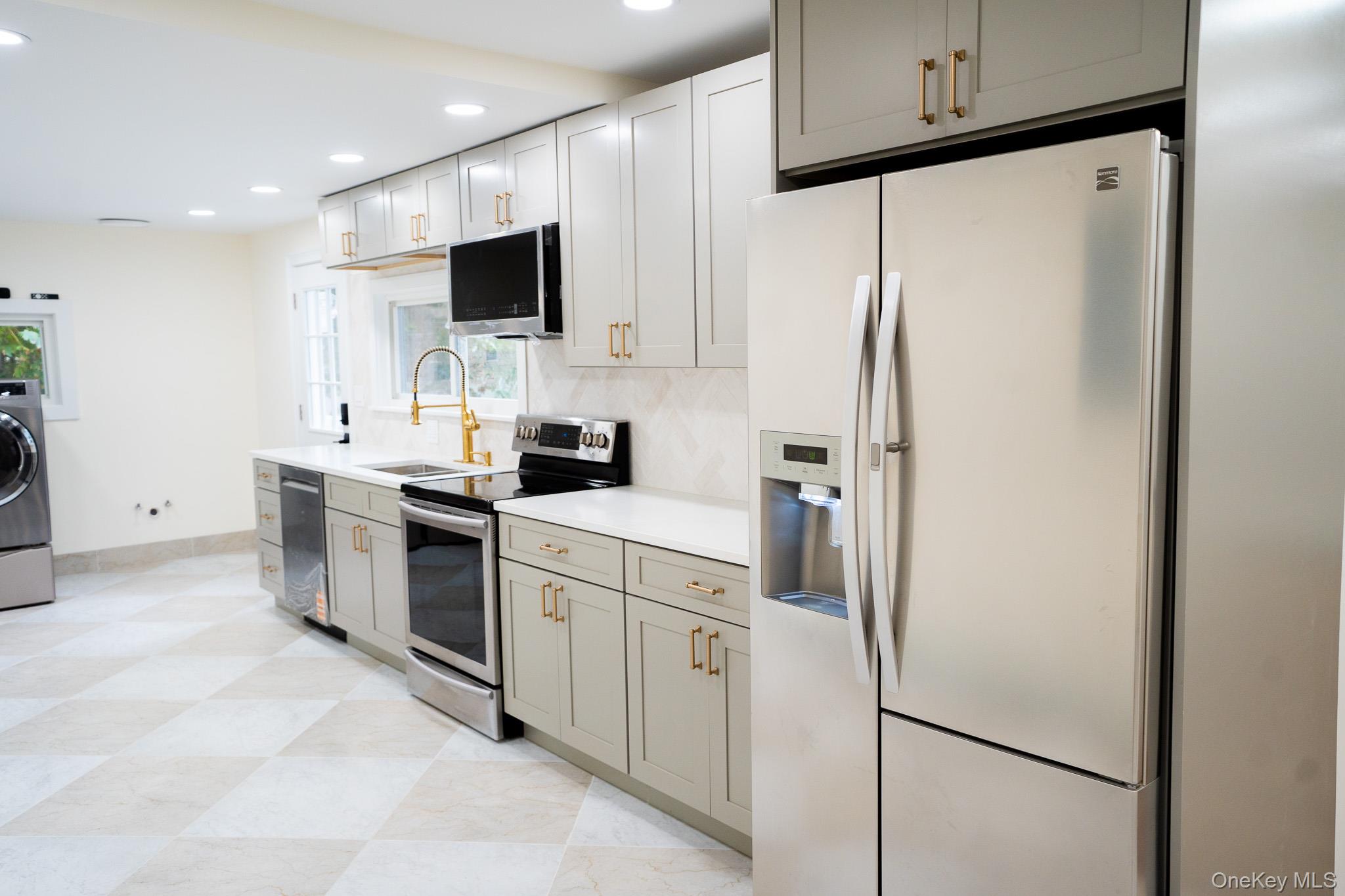 #8 photo, 1264 Broadway Avenue, Holbrook , NY 11741