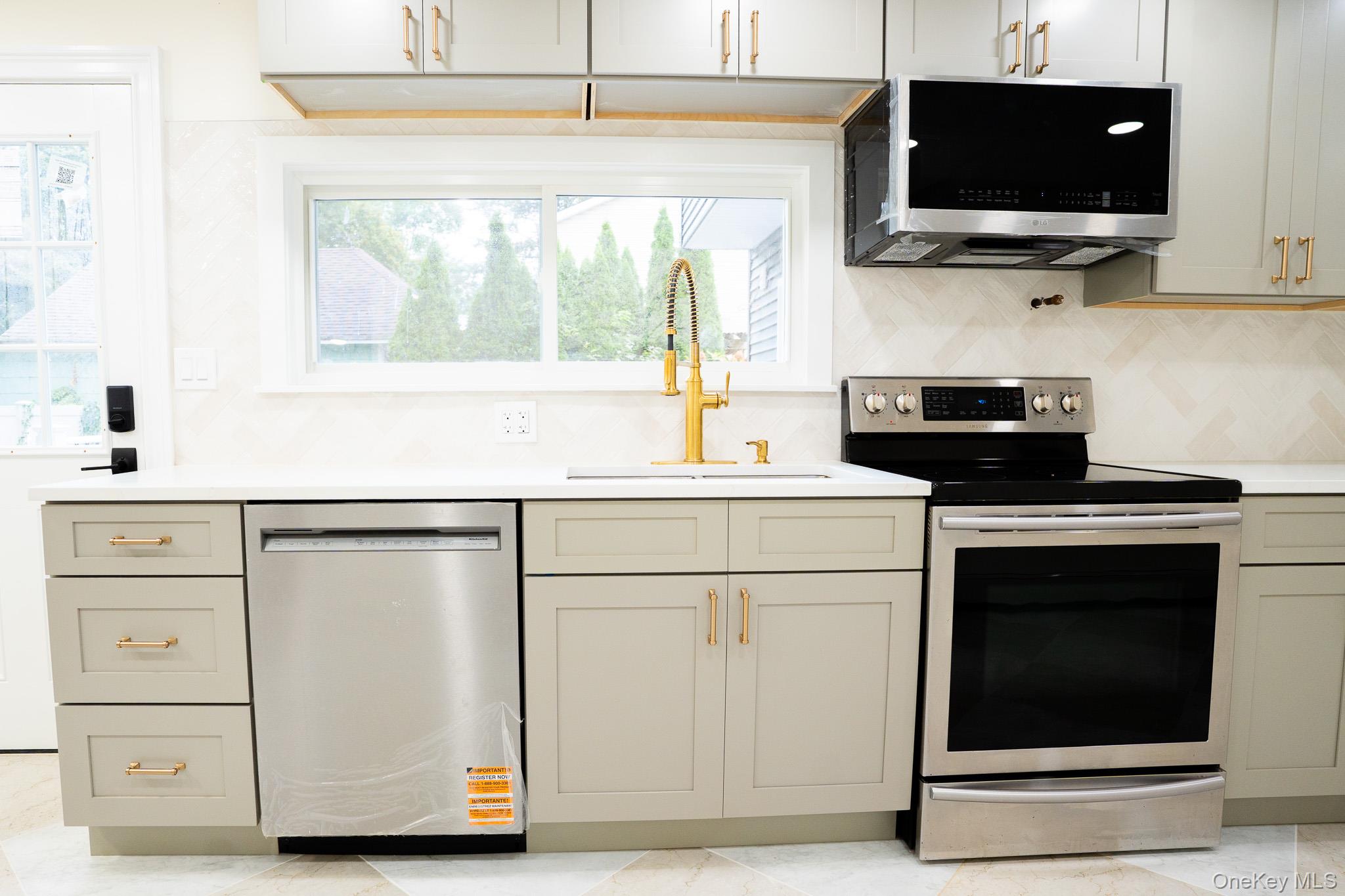 #9 photo, 1264 Broadway Avenue, Holbrook , NY 11741