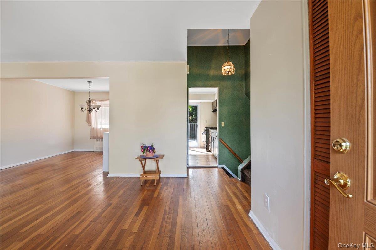 #8 photo, 15 Alma Lane, Plainview , NY 11803