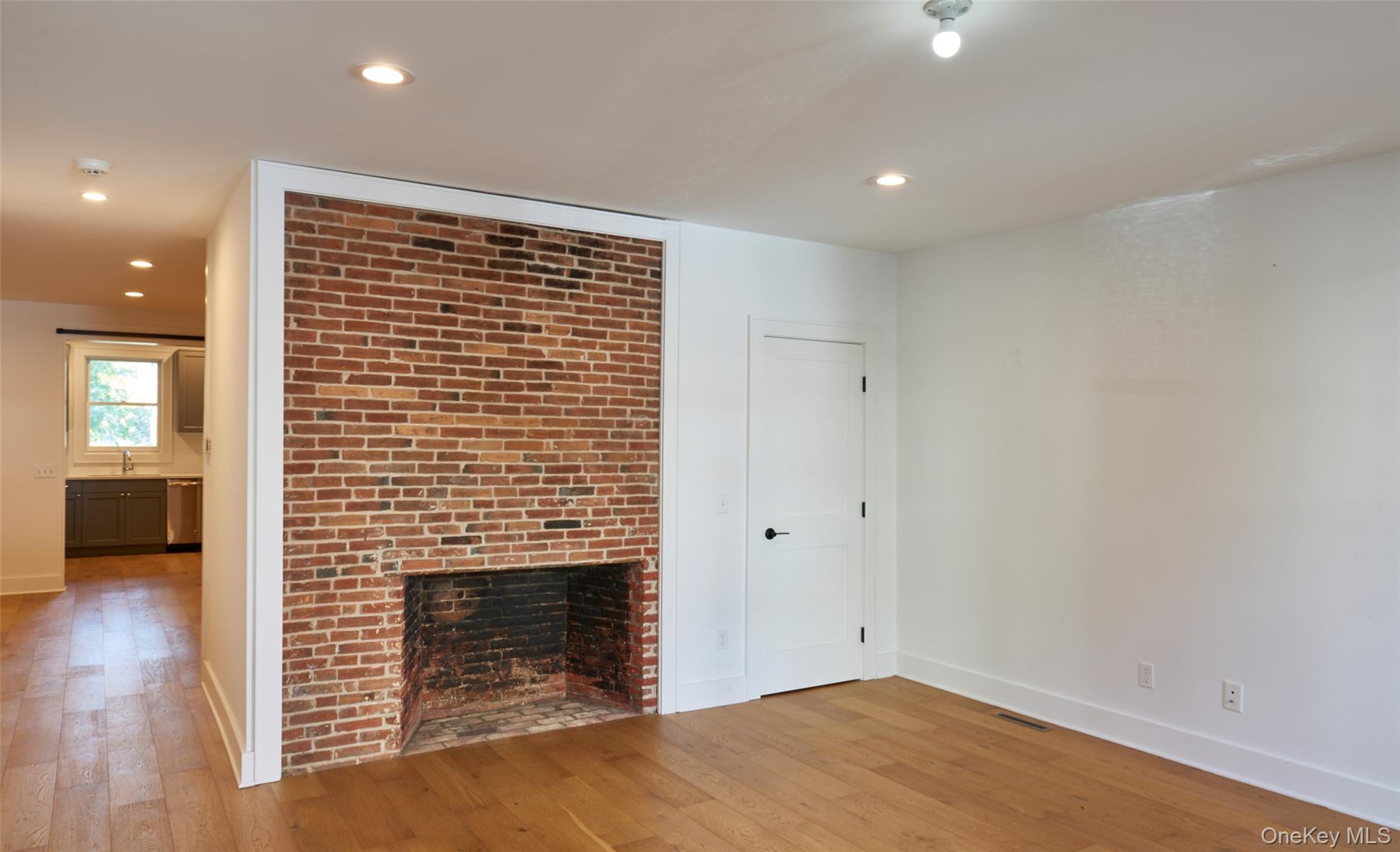 #11 photo, 125 Warren Street, Hudson , NY 12534