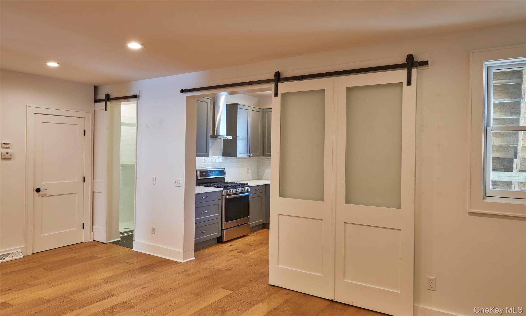 #8 photo, 125 Warren Street, Hudson , NY 12534