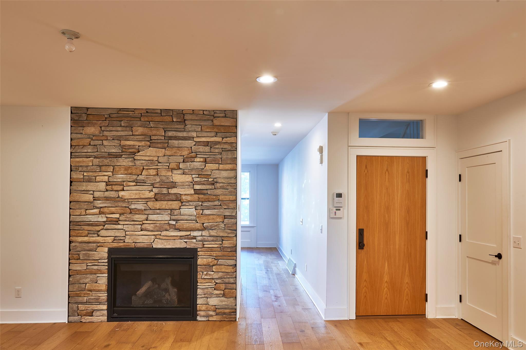 #9 photo, 125 Warren Street, Hudson , NY 12534