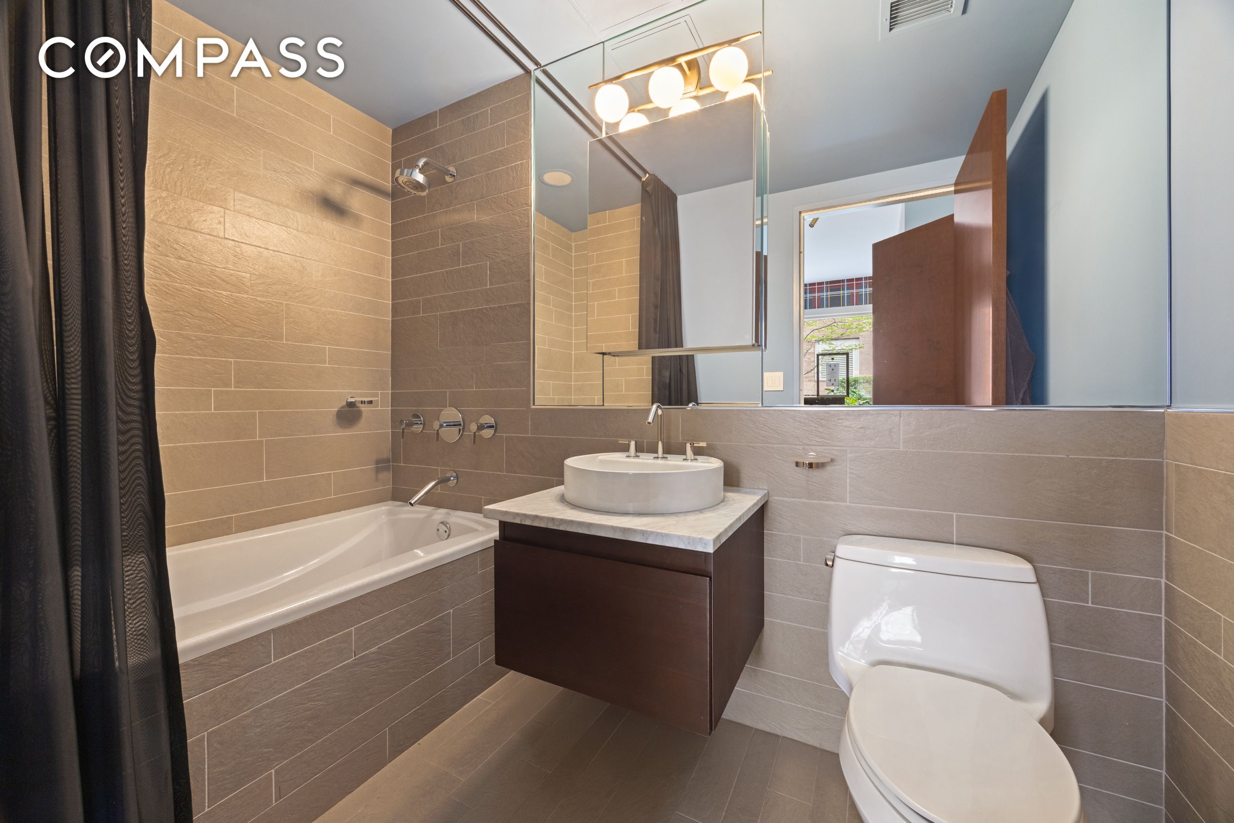 #14 photo, 462 W 58th Street, マンハッタン Hell's Kitchen , NY 10019