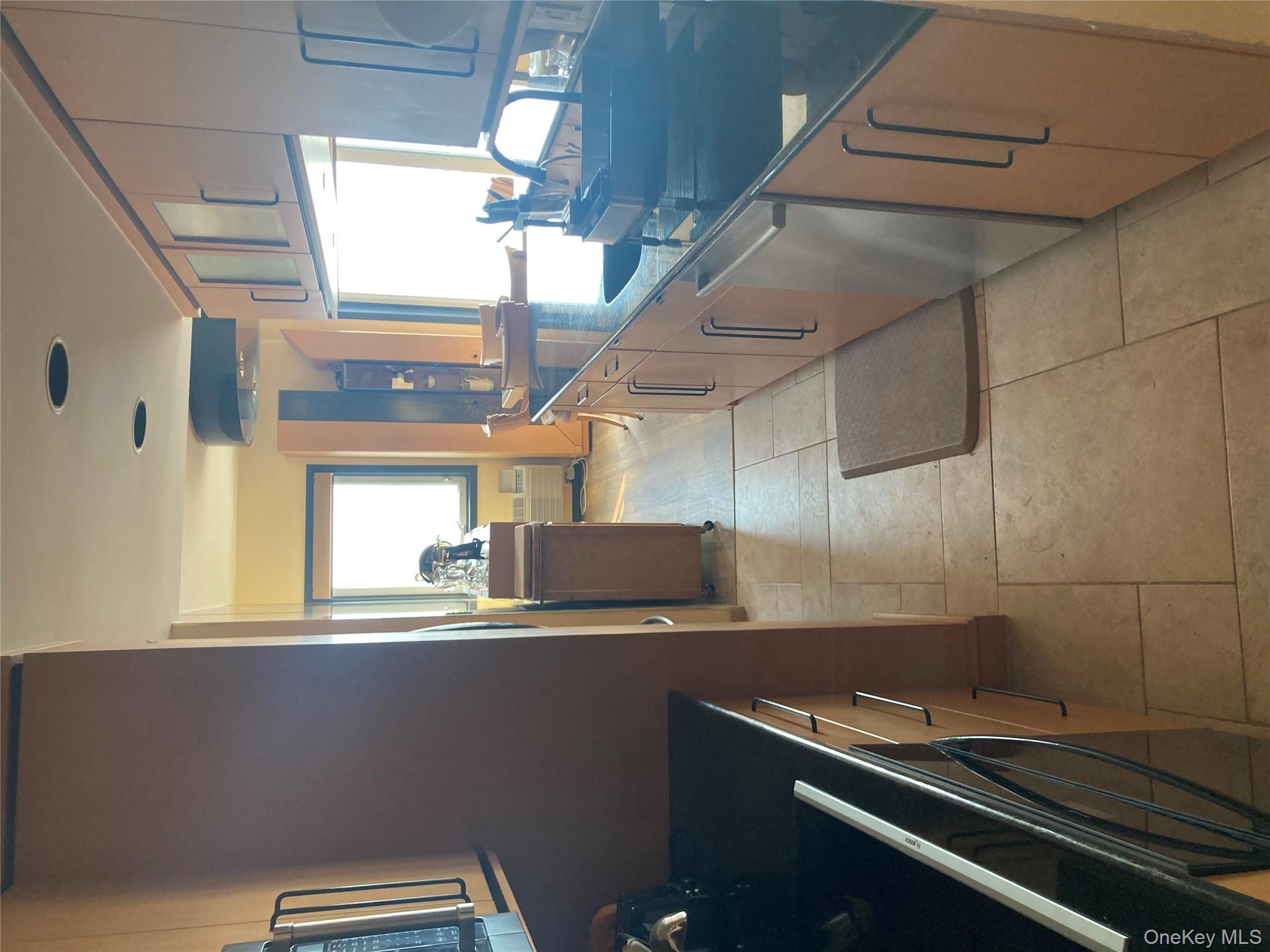 #13 photo, 780 W Broadway, ナッソー郡 Long Beach , NY 11561