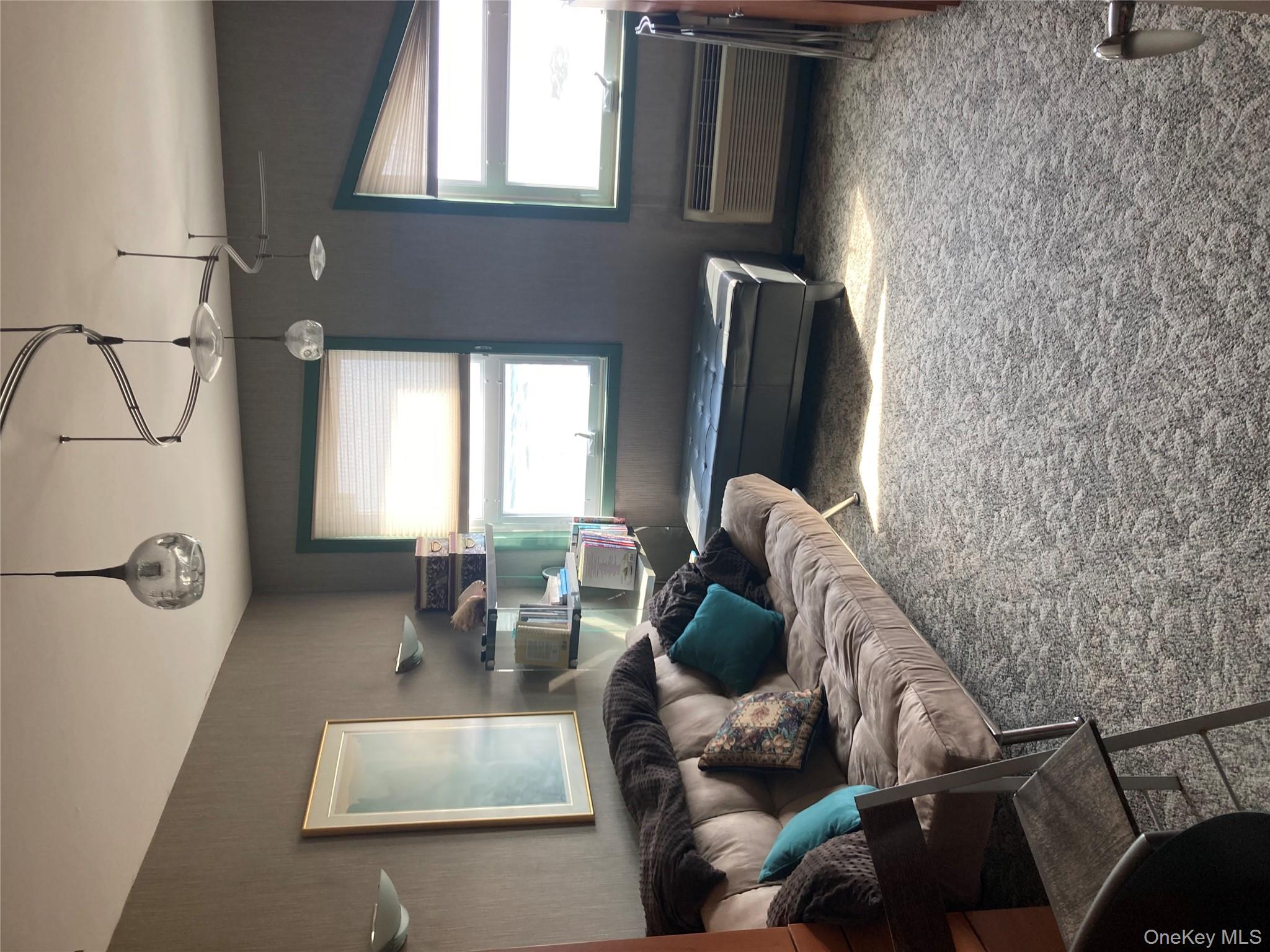 #16 photo, 780 W Broadway, ナッソー郡 Long Beach , NY 11561