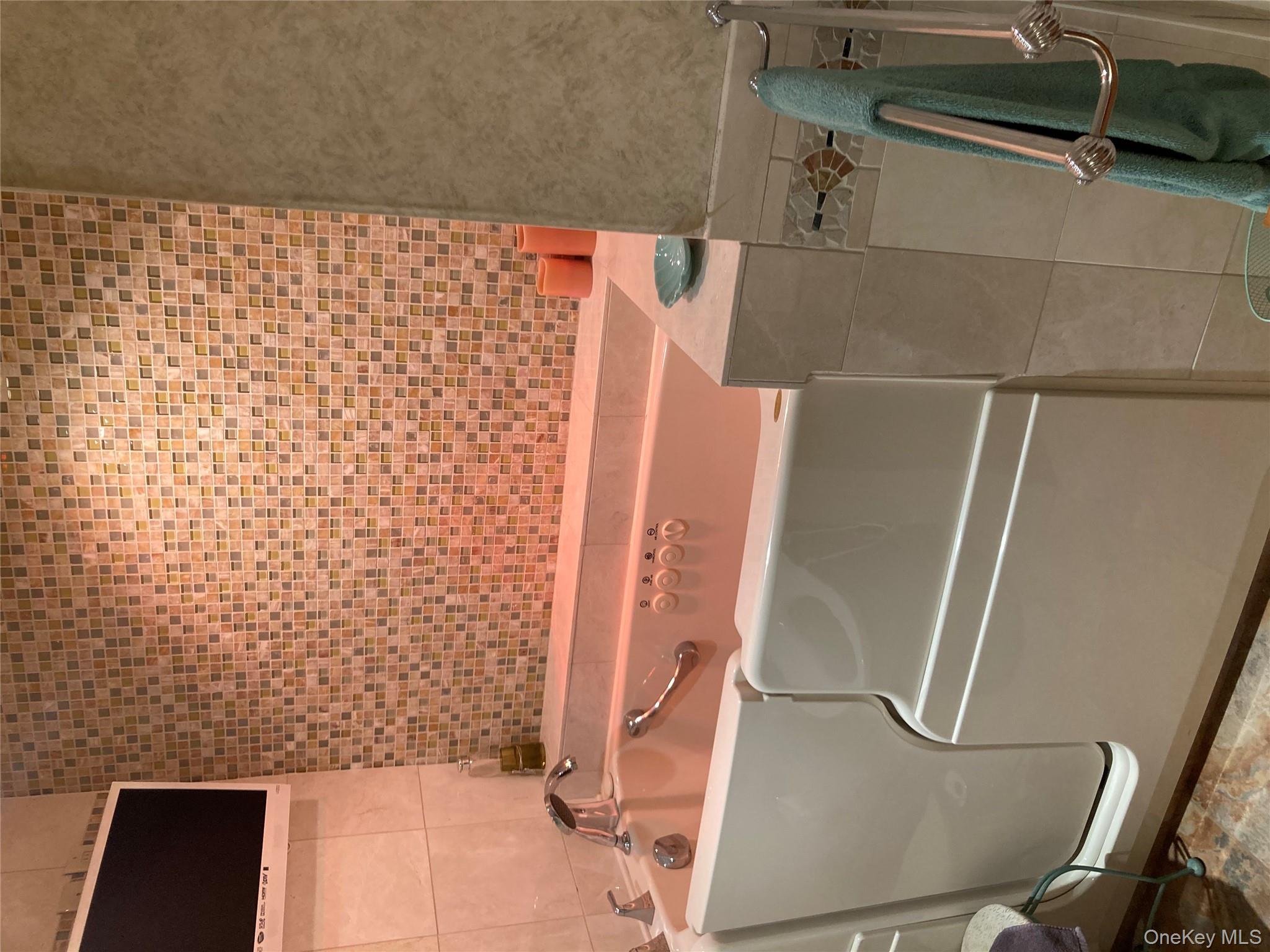 #18 photo, 780 W Broadway, ナッソー郡 Long Beach , NY 11561