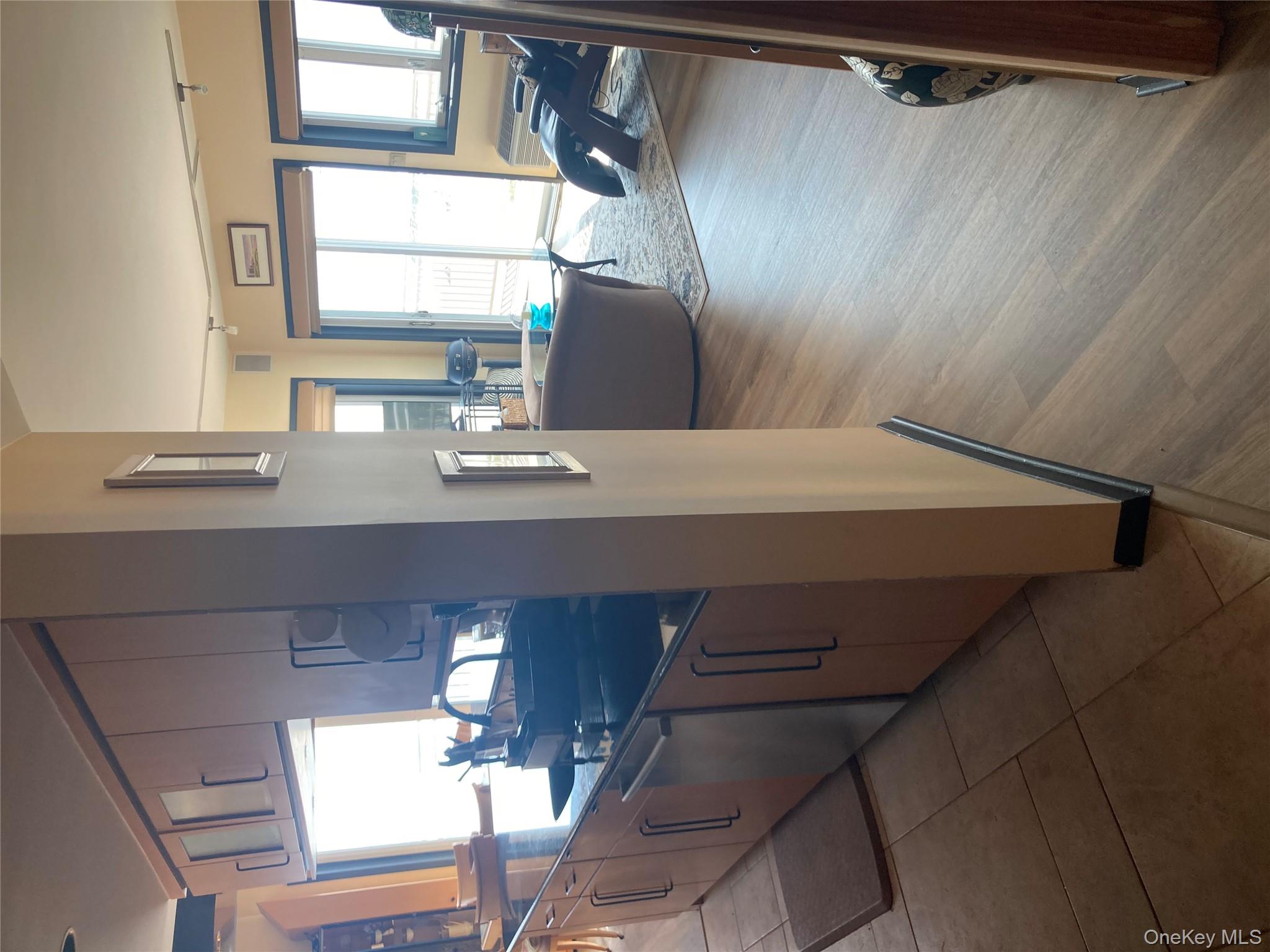 #4 photo, 780 W Broadway, ナッソー郡 Long Beach , NY 11561