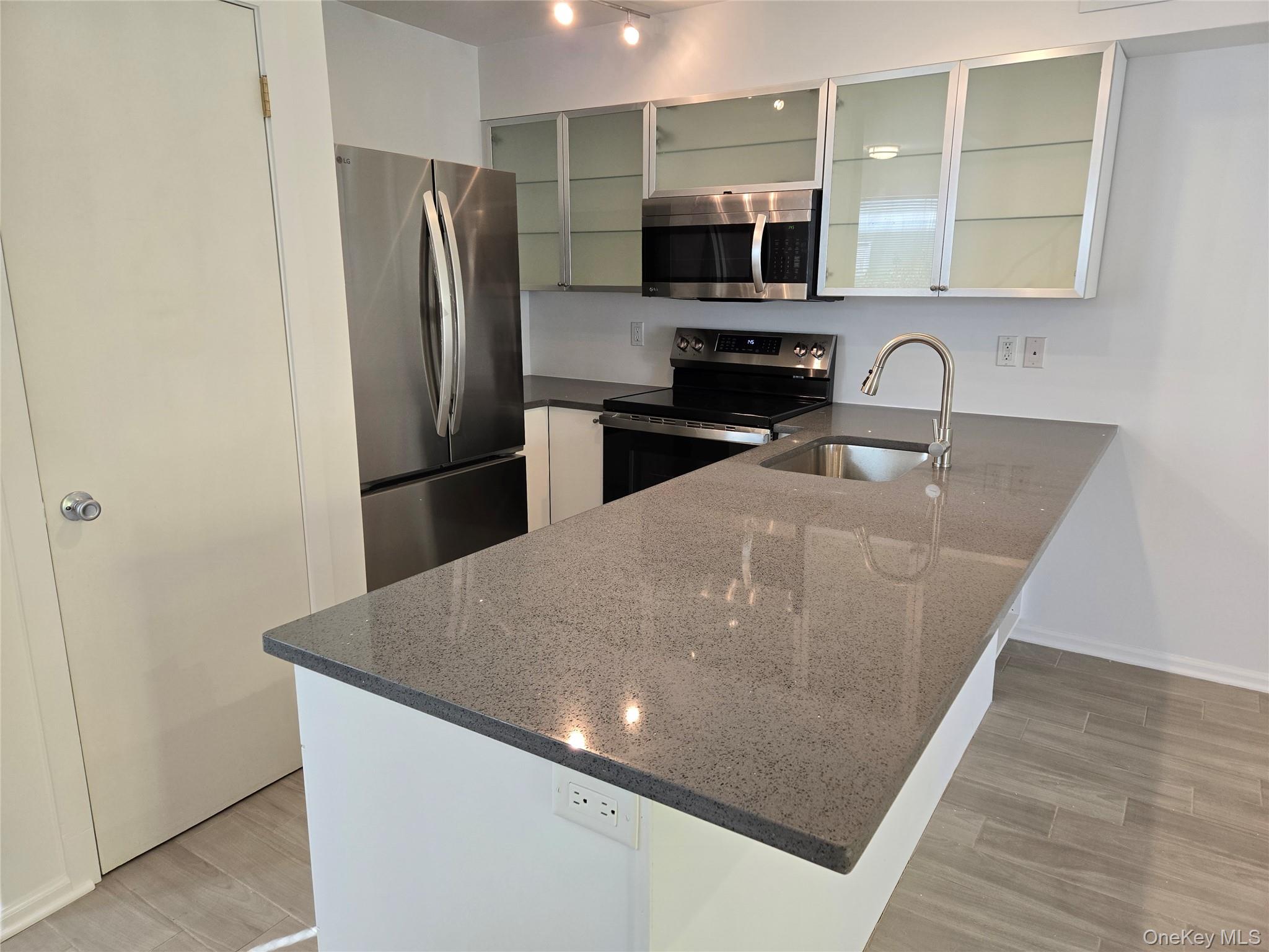 #4 photo, 90 Firwood Road, Port Washington , NY 11050