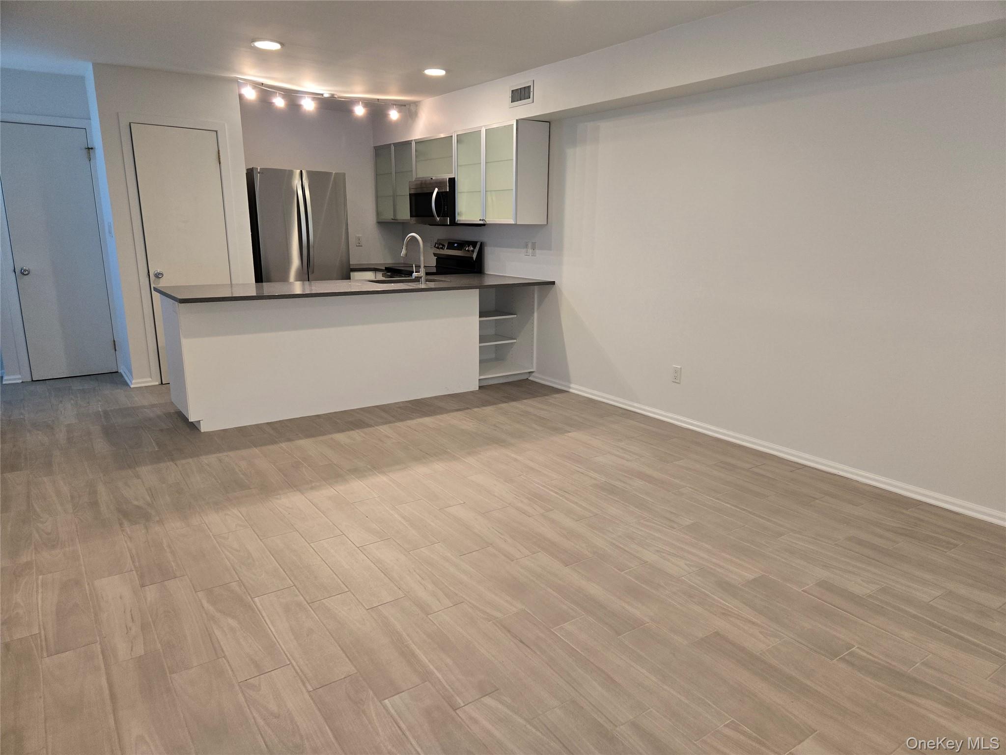 #7 photo, 90 Firwood Road, Port Washington , NY 11050