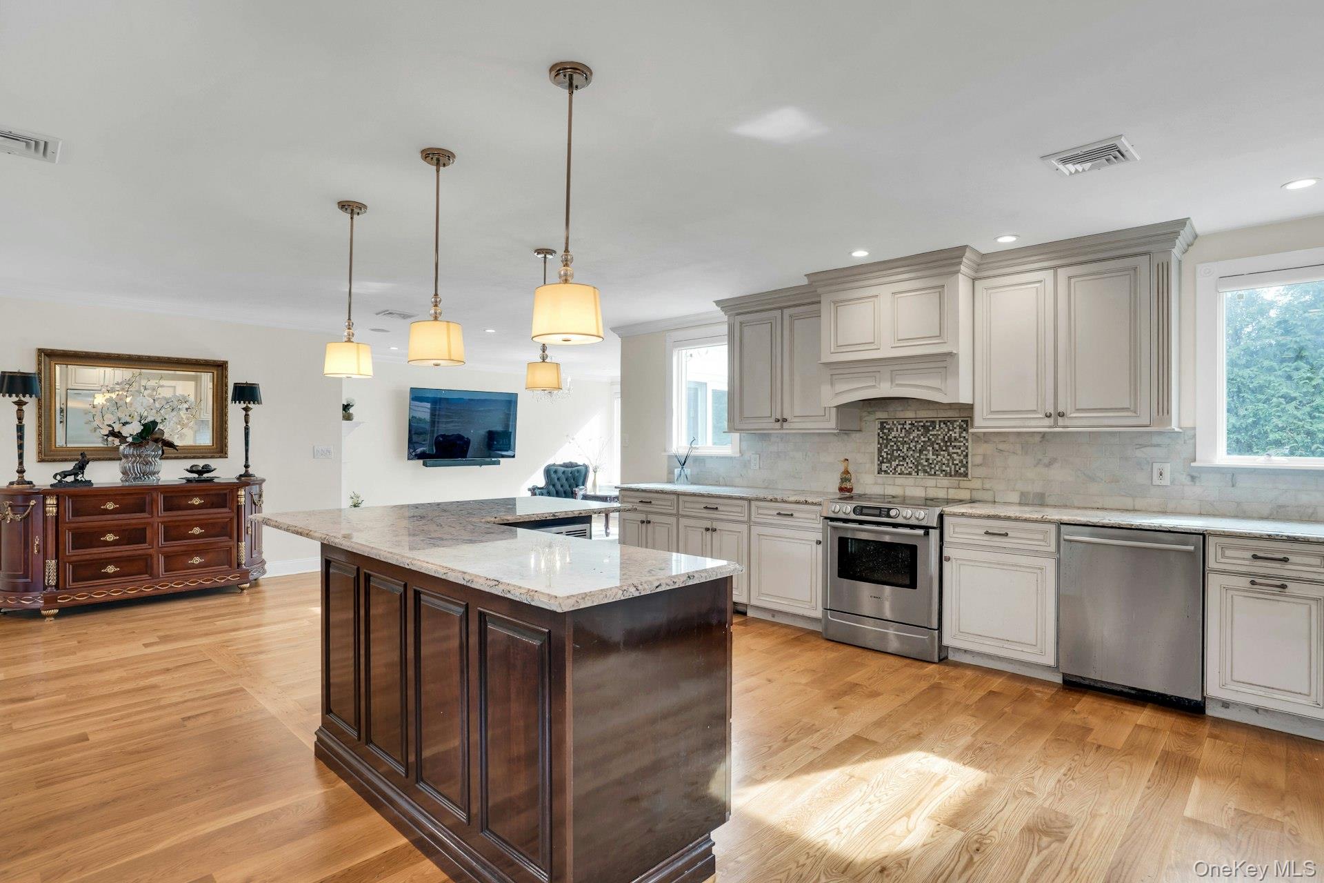 #11 photo, 1 Regency Lane, Dix Hills , NY 11746