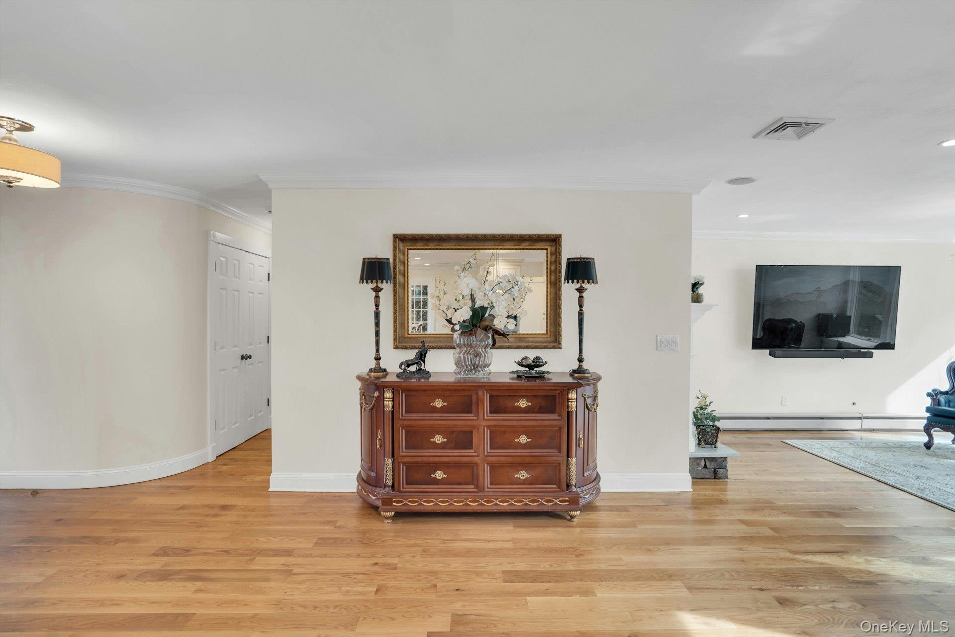 #7 photo, 1 Regency Lane, Dix Hills , NY 11746