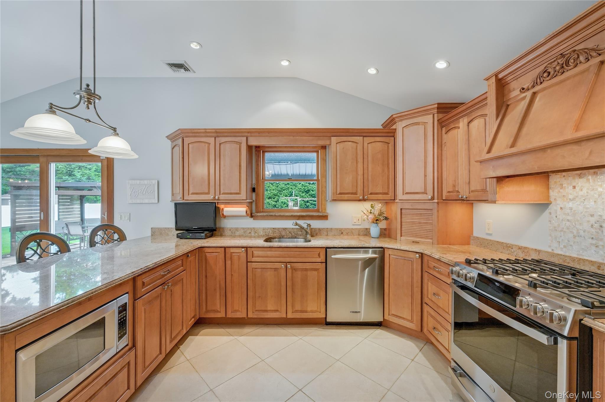 #14 photo, 3 Feather Lane, Commack , NY 11725