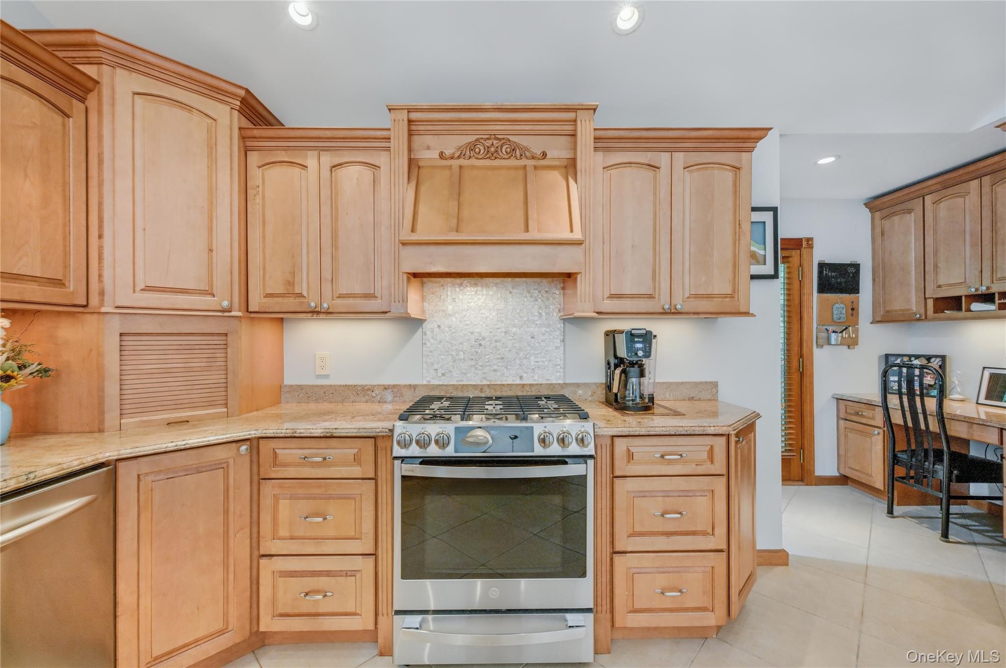 #18 photo, 3 Feather Lane, Commack , NY 11725