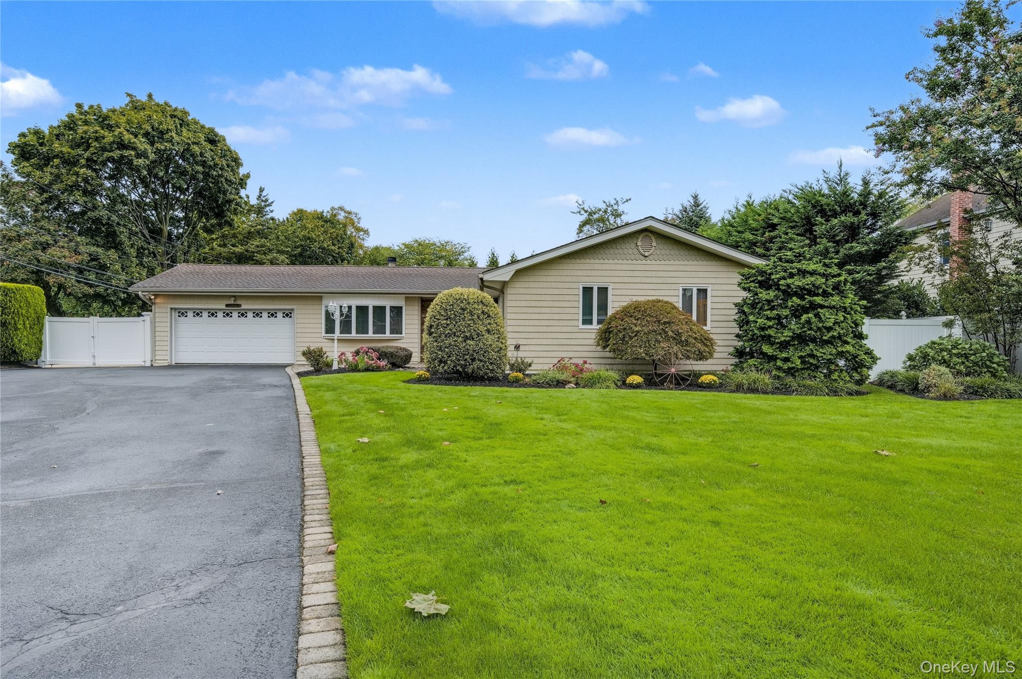 #2 photo, 3 Feather Lane, Commack , NY 11725