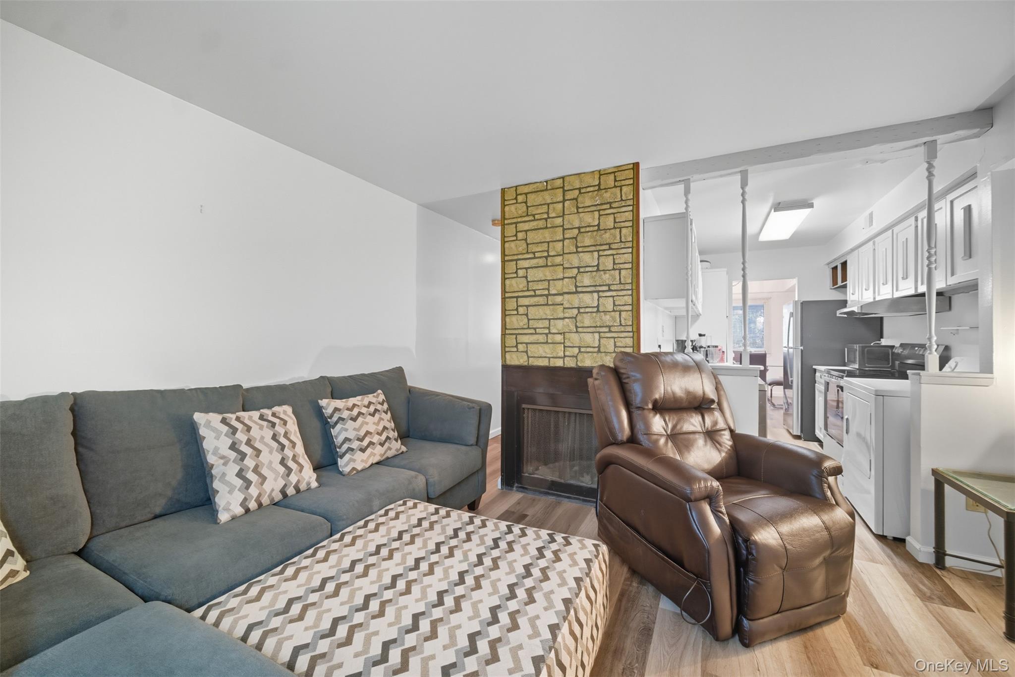 #11 photo, 24 Wooded Way, サフォーク郡 Calverton , NY 11933