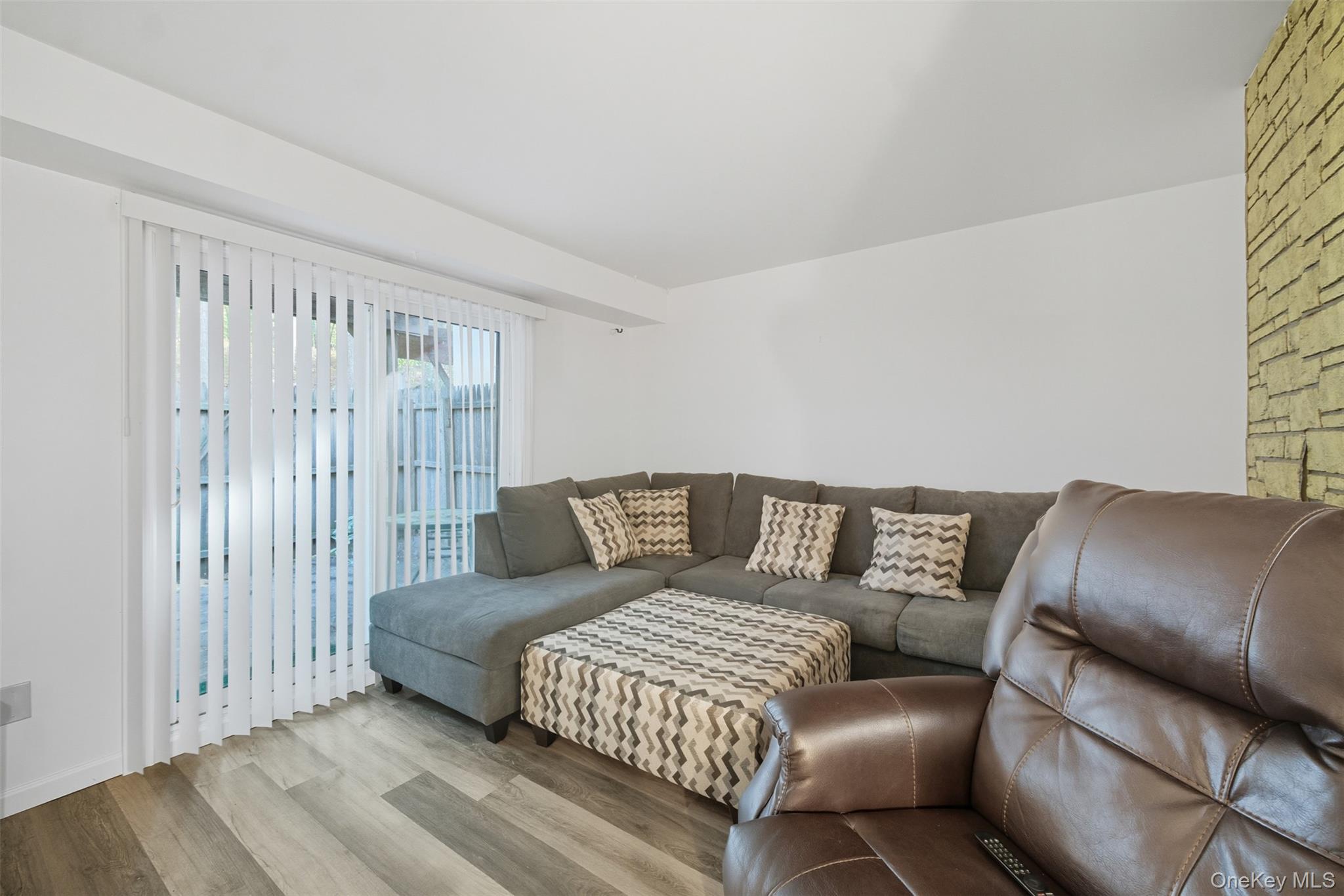 #12 photo, 24 Wooded Way, サフォーク郡 Calverton , NY 11933