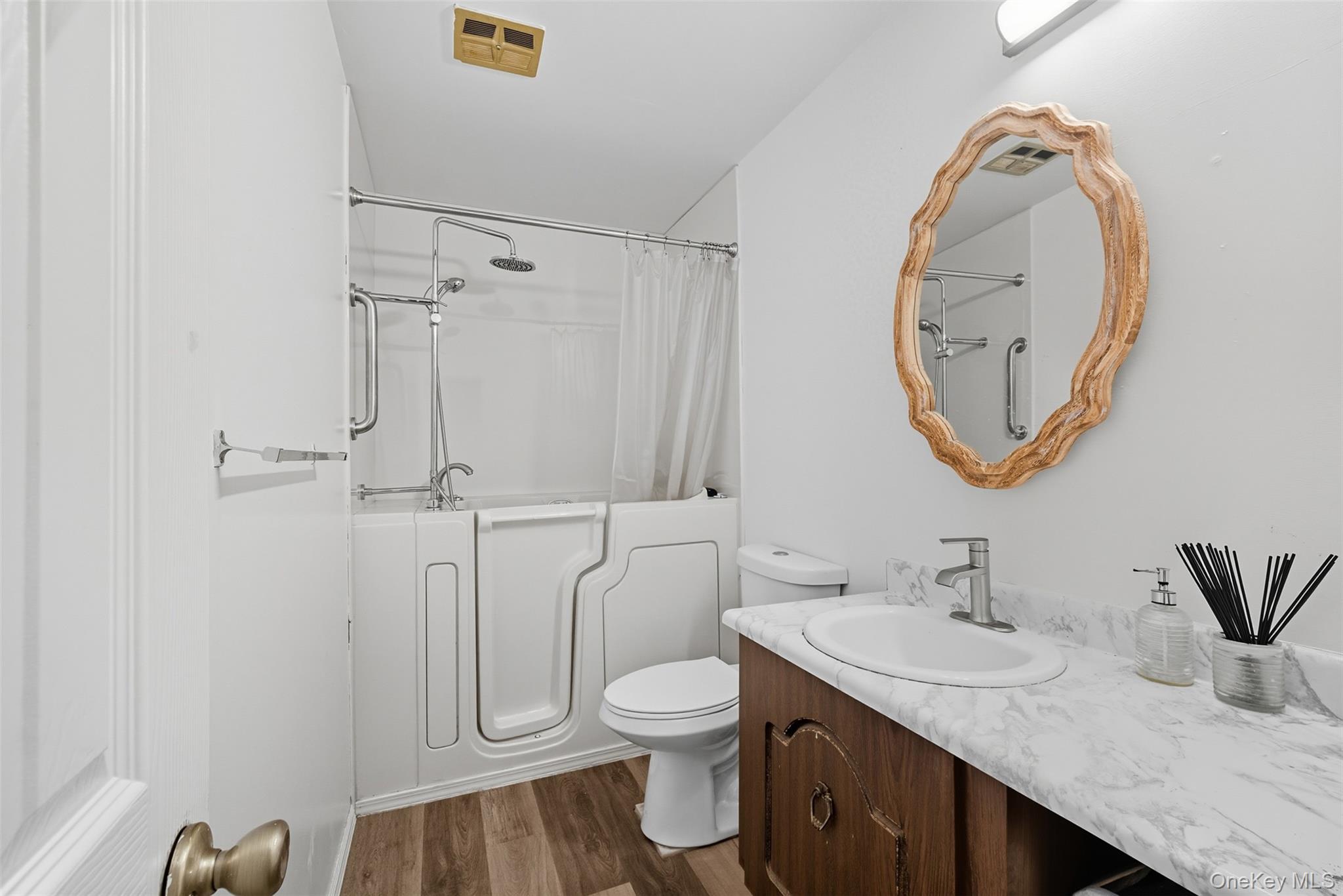 #18 photo, 24 Wooded Way, サフォーク郡 Calverton , NY 11933