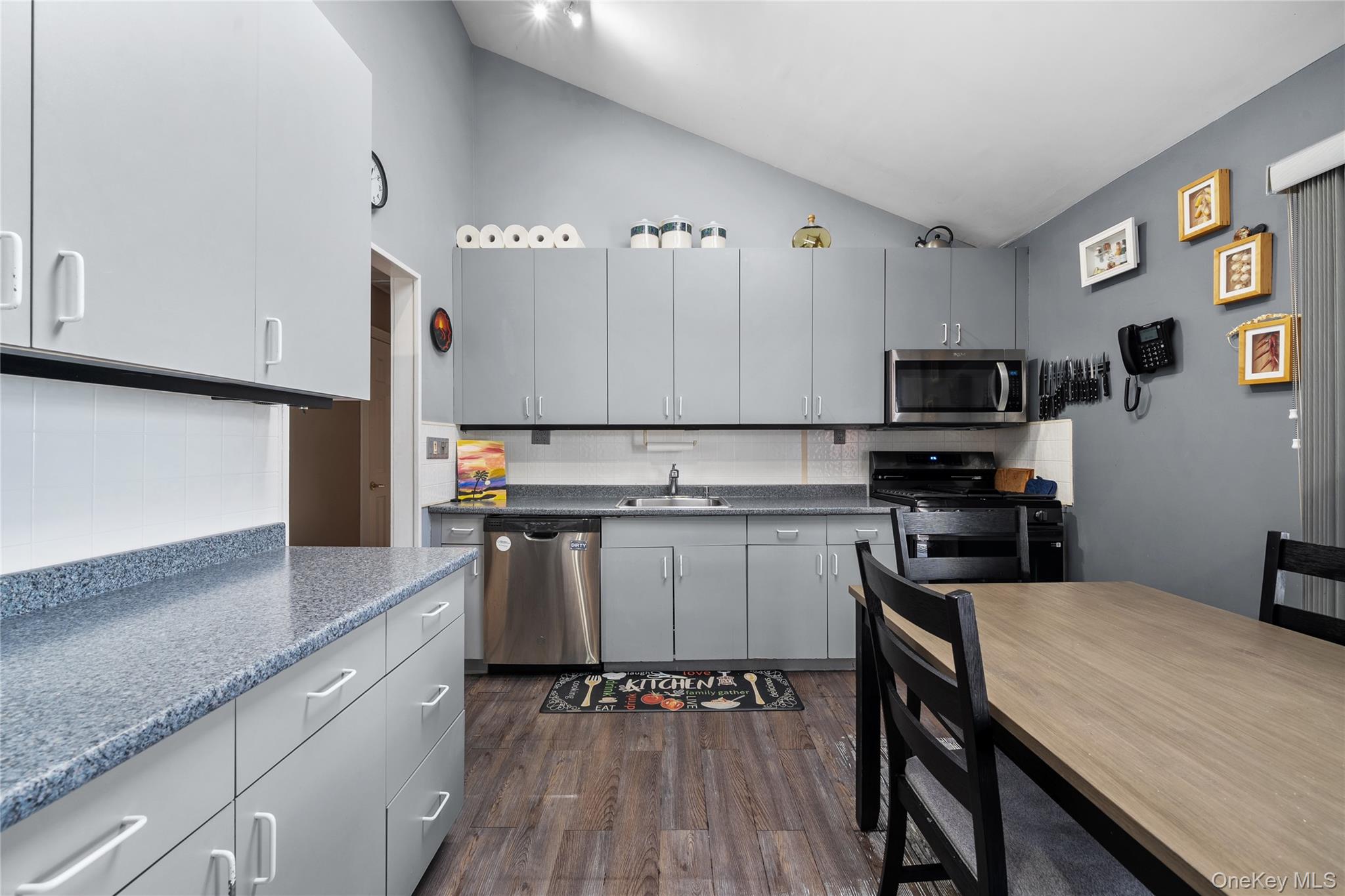 #11 photo, 34 W 21st Street, Deer Park , NY 11729