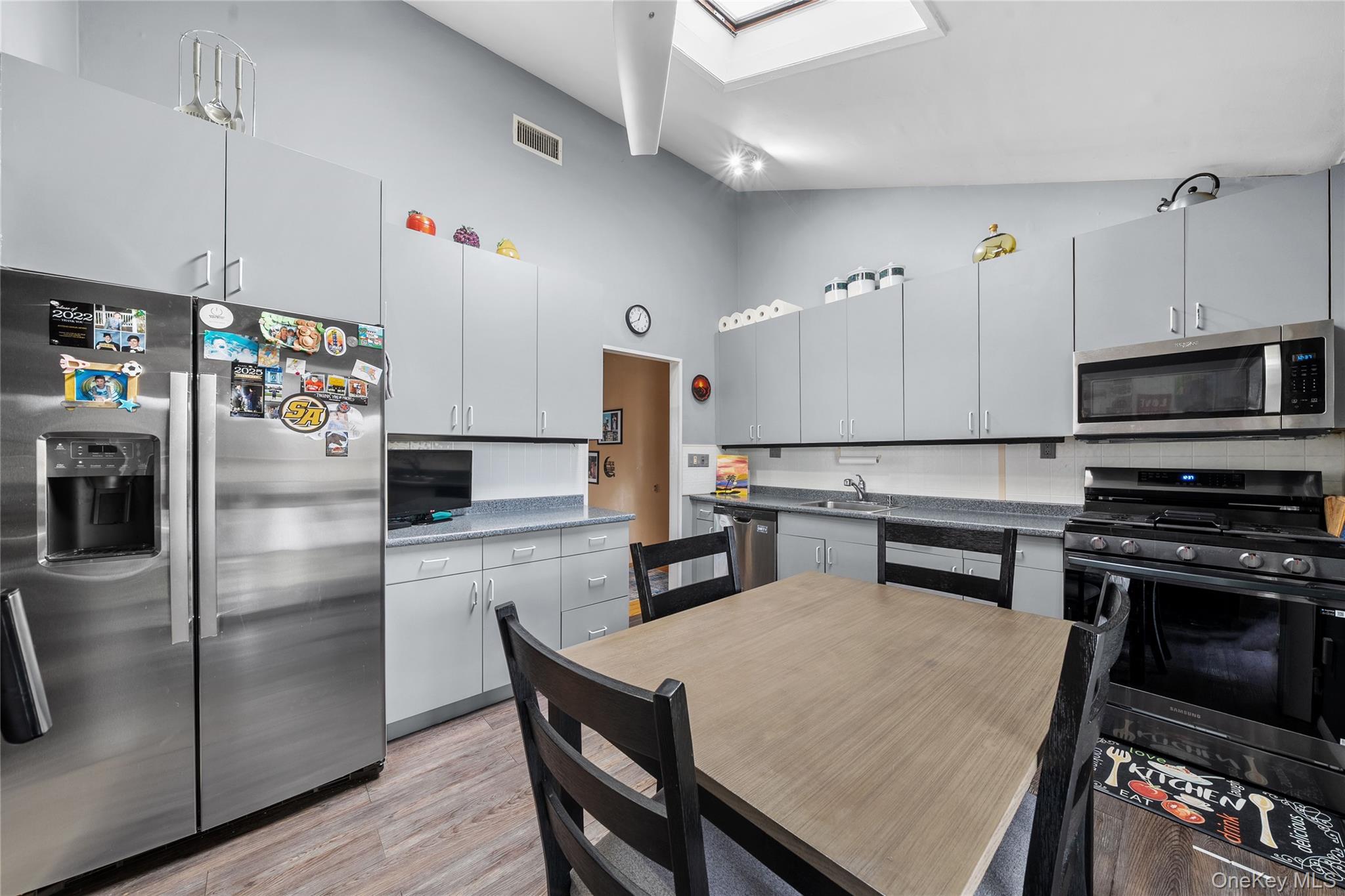 #13 photo, 34 W 21st Street, Deer Park , NY 11729