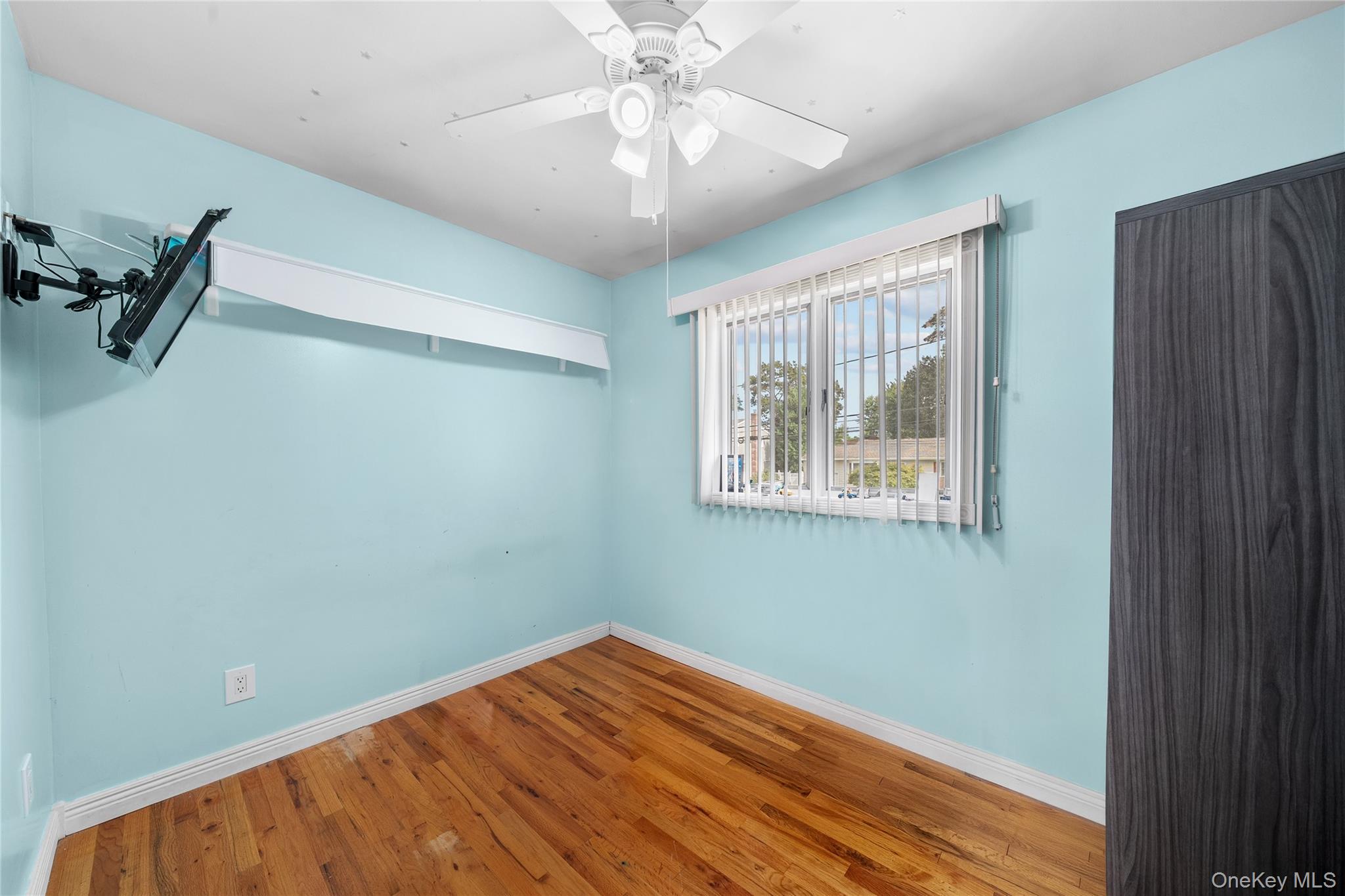 #17 photo, 34 W 21st Street, Deer Park , NY 11729