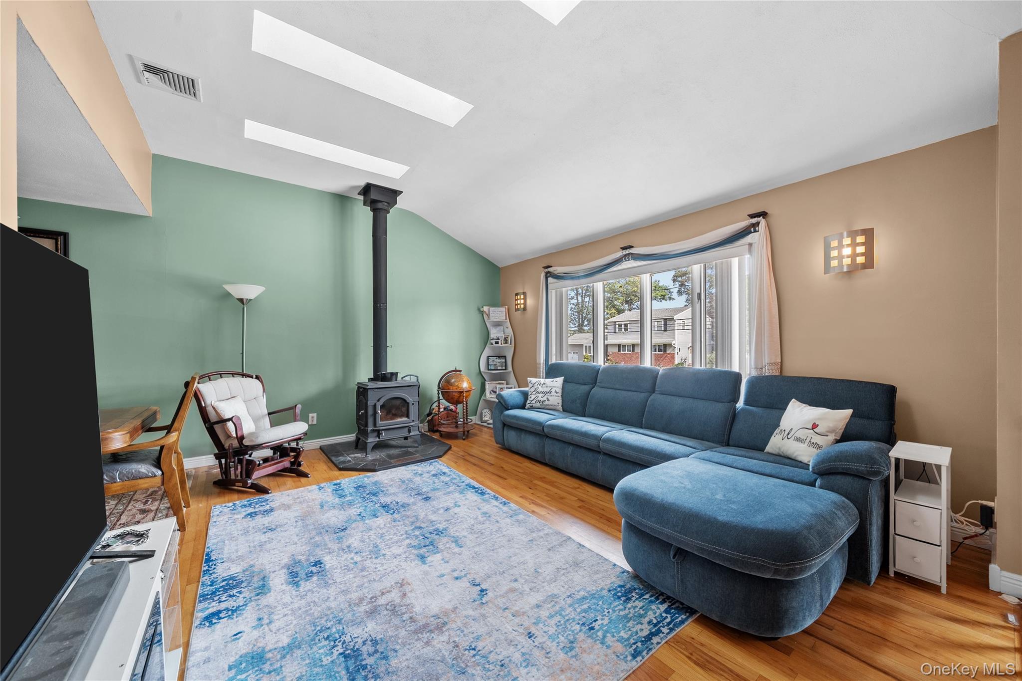 #4 photo, 34 W 21st Street, Deer Park , NY 11729