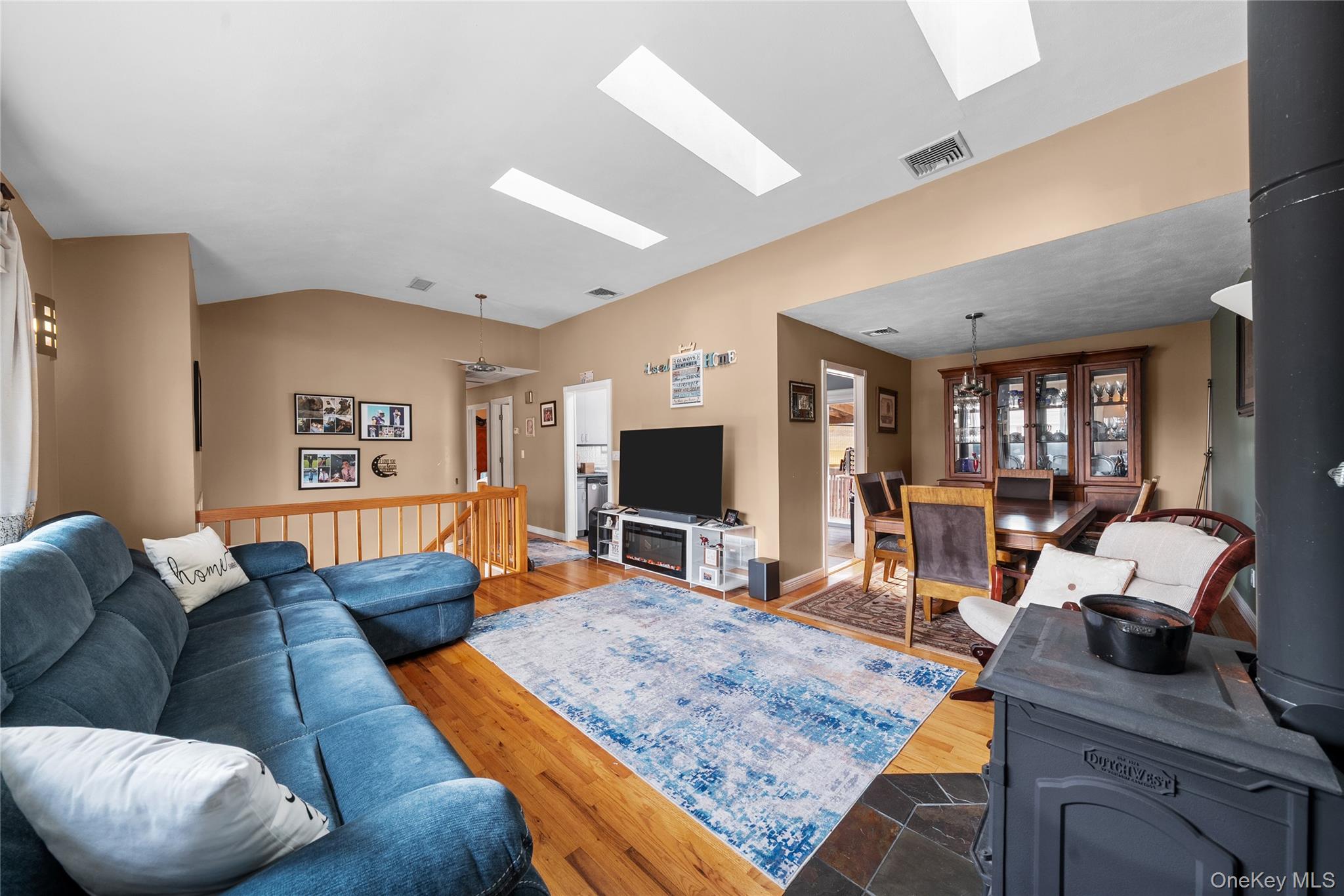 #6 photo, 34 W 21st Street, Deer Park , NY 11729