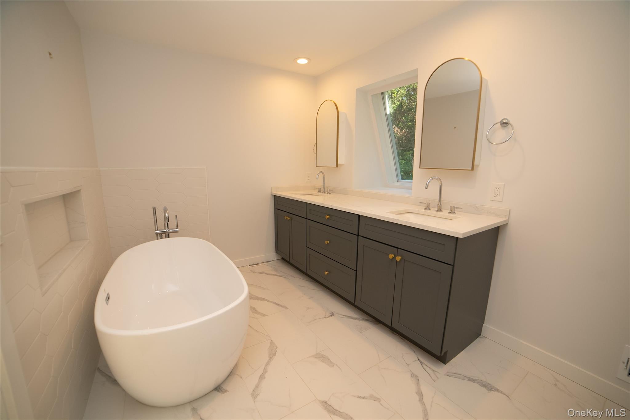 #12 photo, 704 Short Beach Road, Nissequogue , NY 11780