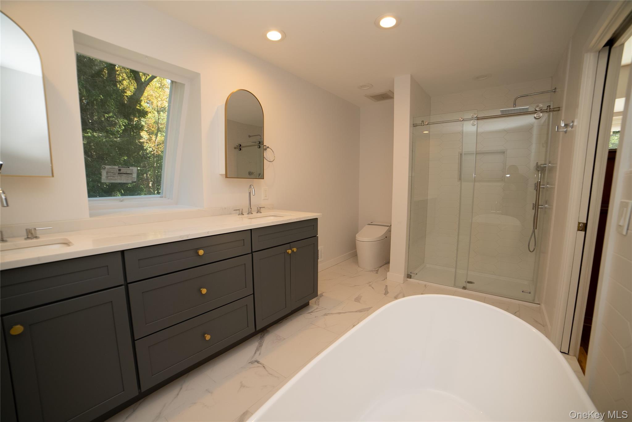 #13 photo, 704 Short Beach Road, Nissequogue , NY 11780