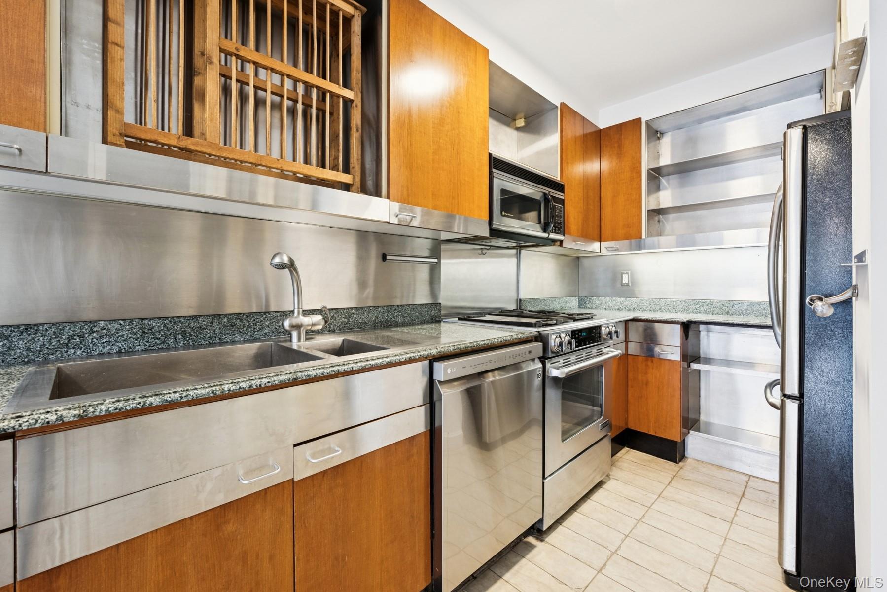 #10 photo, 166-25 Powells Cove Boulevard, Beechhurst , NY 11357