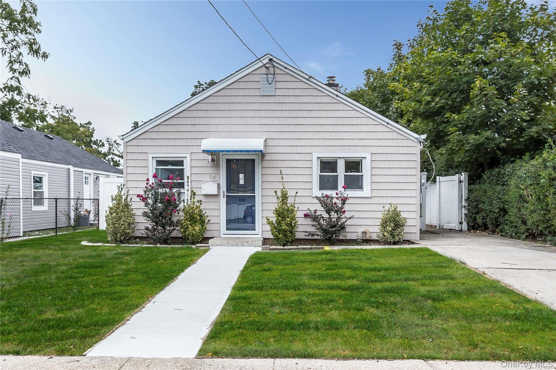 #1 photo, 15 Pilot Street, नासाउ काउंटी Hempstead , NY 11550