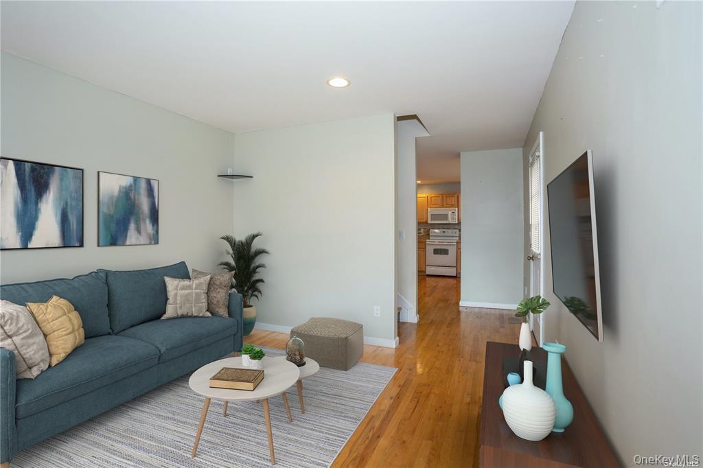 #4 photo, 11 The Green, Shirley , NY 11967