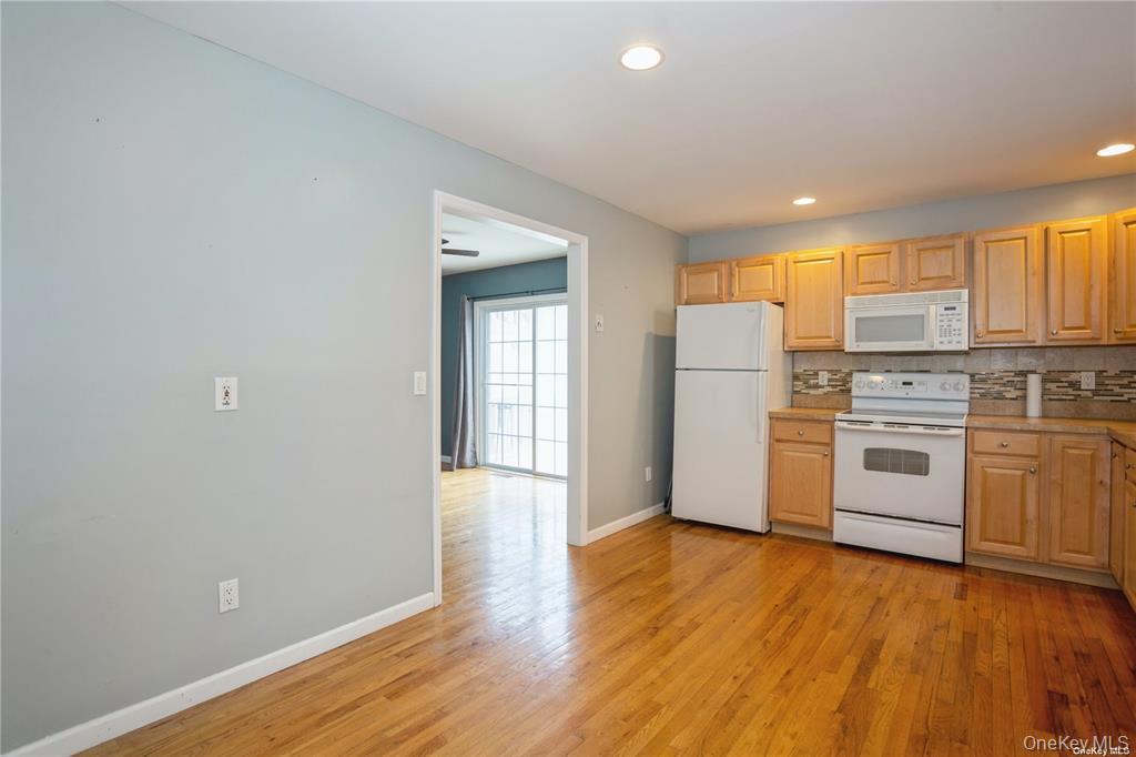 #7 photo, 11 The Green, Shirley , NY 11967