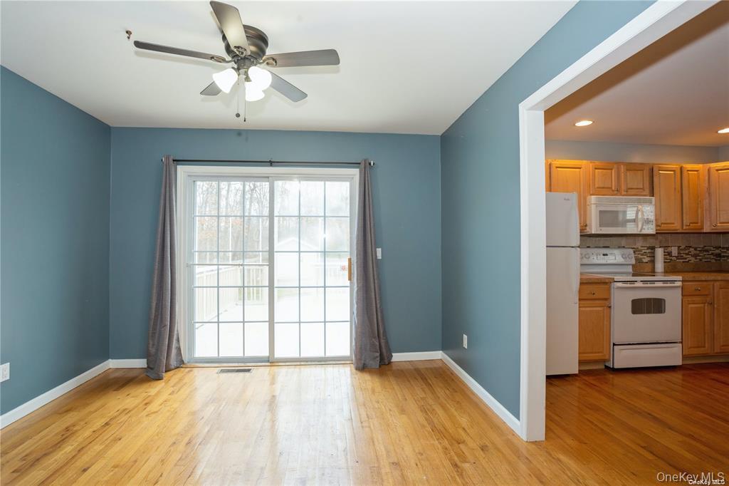 #8 photo, 11 The Green, Shirley , NY 11967