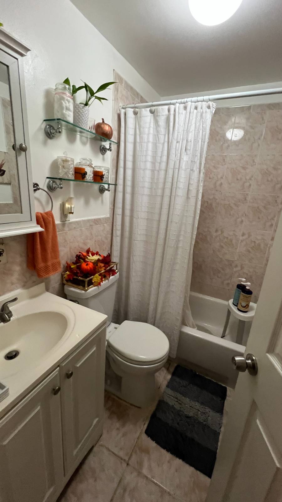 #3 photo, 2474 St Raymond Ave, Westchester Square , NY 10461