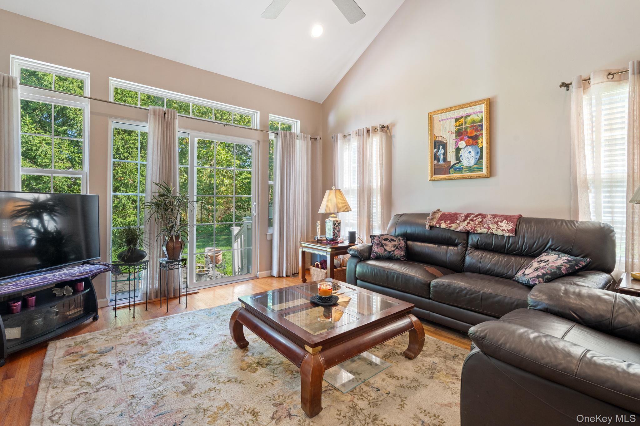 #11 photo, 10 Gettysburg Drive, サフォーク郡 Port Jefferson Station , NY 11776