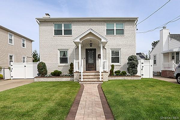 #1 photo, 956 Hancock Avenue, ناسو Franklin Square , NY 11010