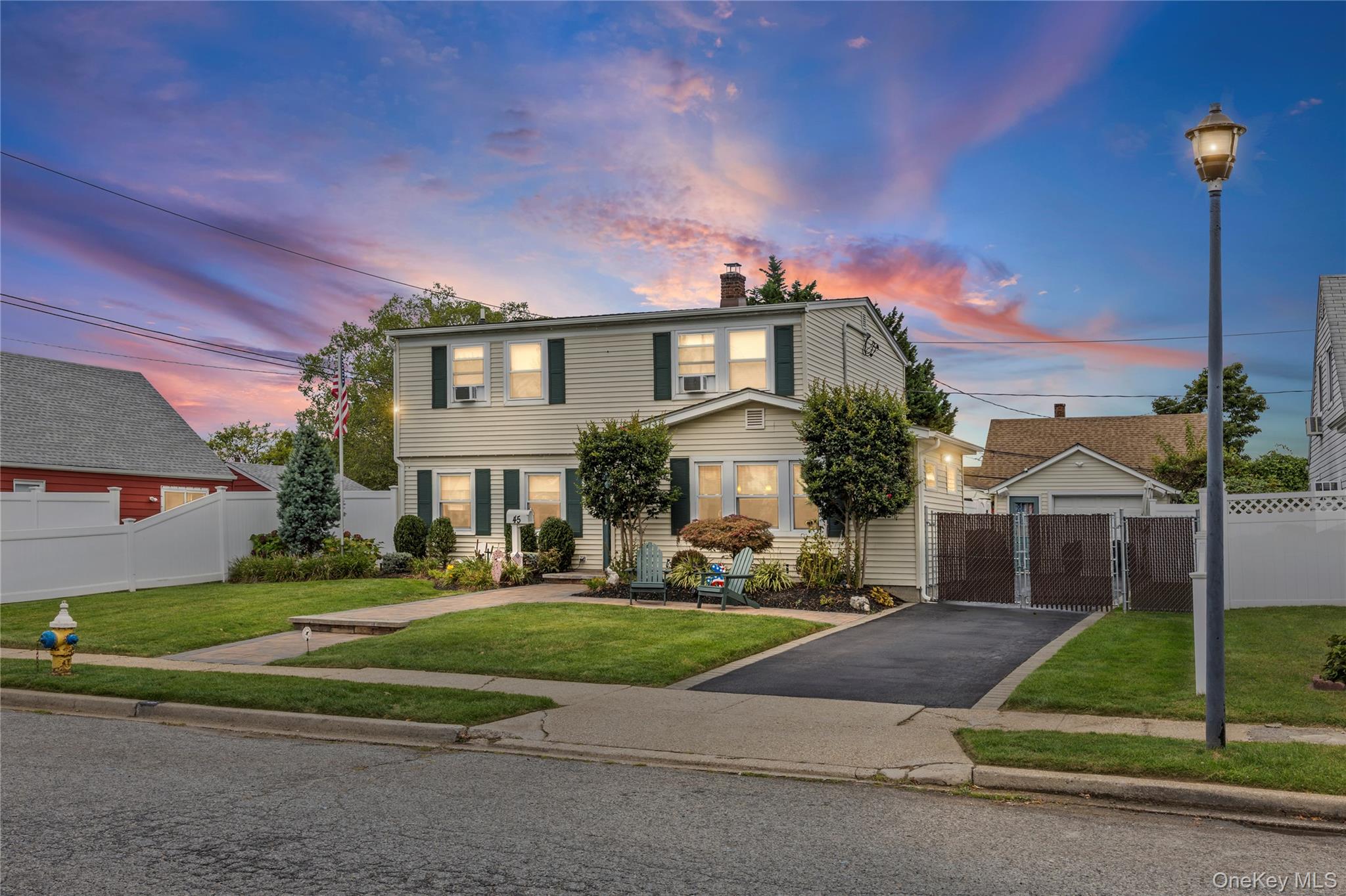 #1 photo, 45 Forge Lane, ナッソー郡 Levittown , NY 11756