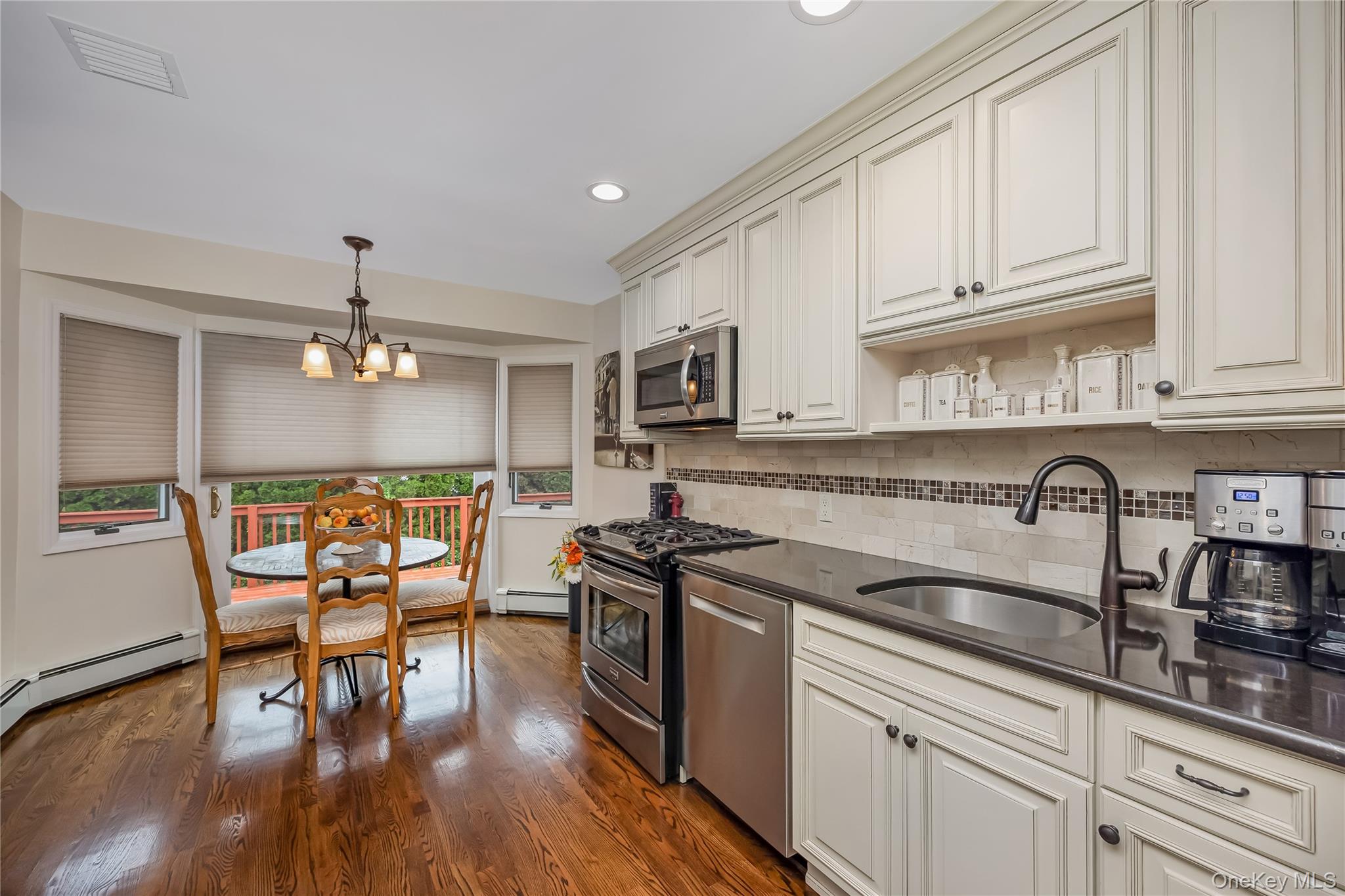 #10 photo, 70 Norman Lane, ナッソー郡 Levittown , NY 11756