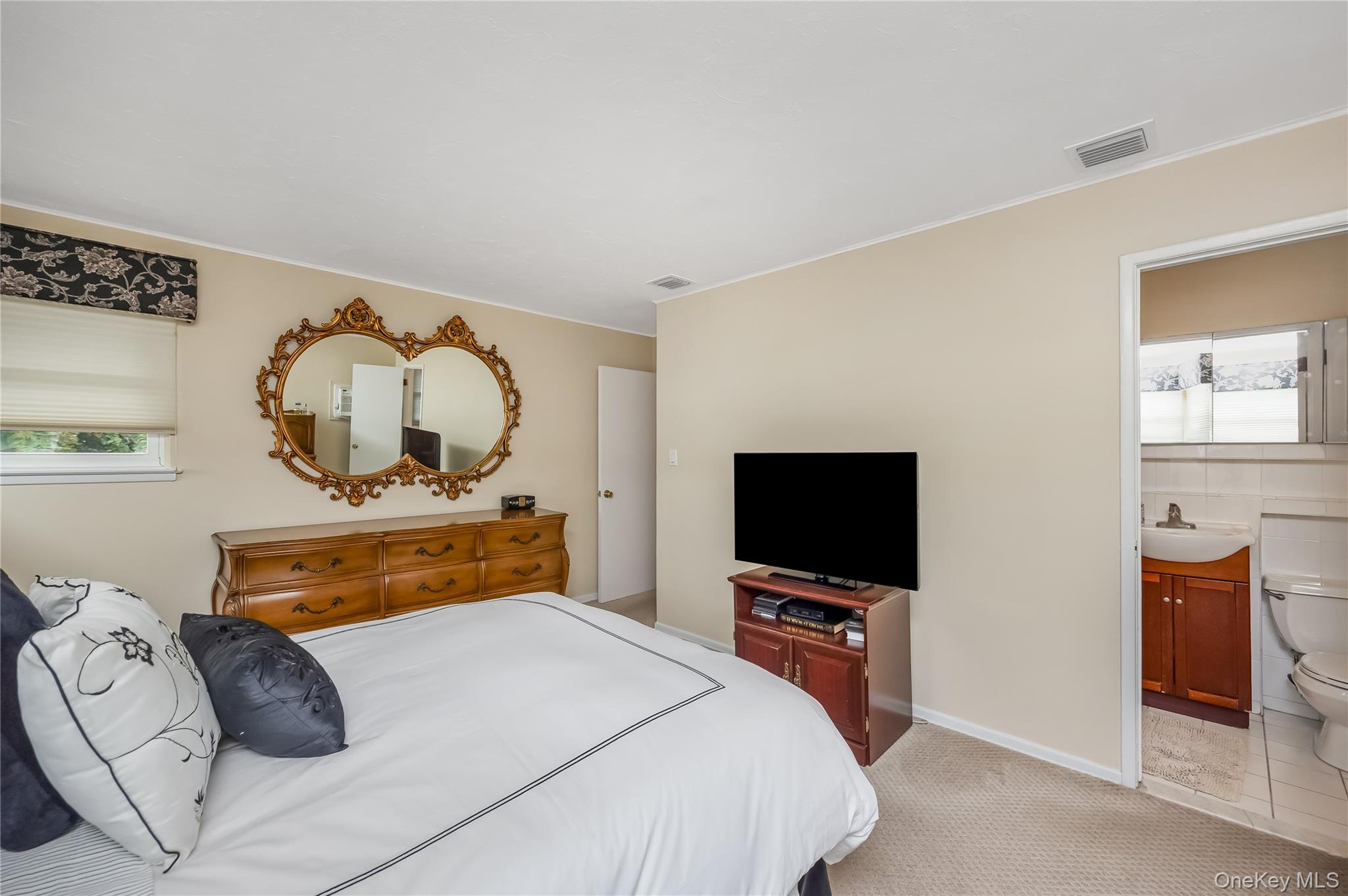 #14 photo, 70 Norman Lane, ナッソー郡 Levittown , NY 11756