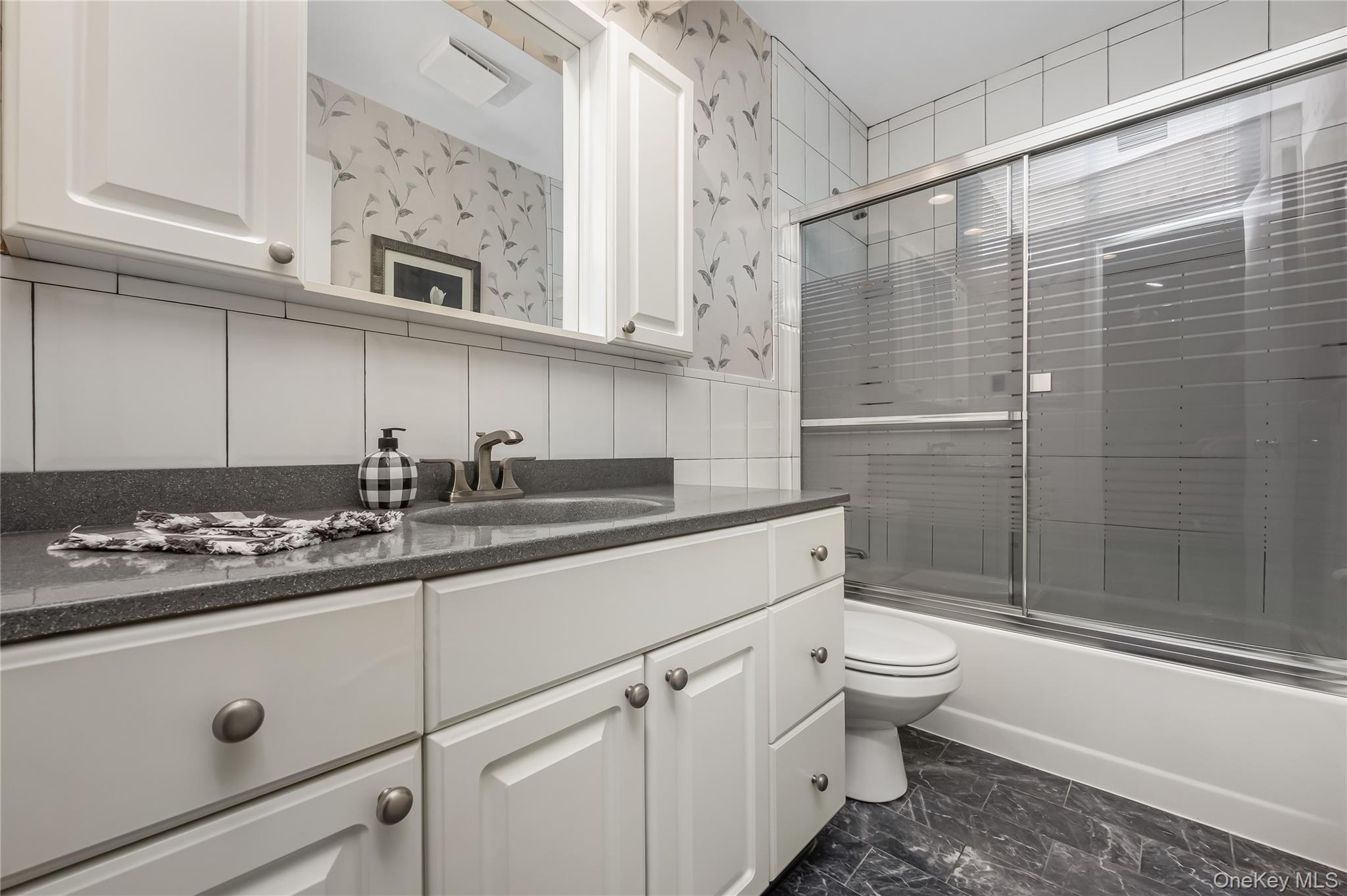 #18 photo, 70 Norman Lane, ナッソー郡 Levittown , NY 11756