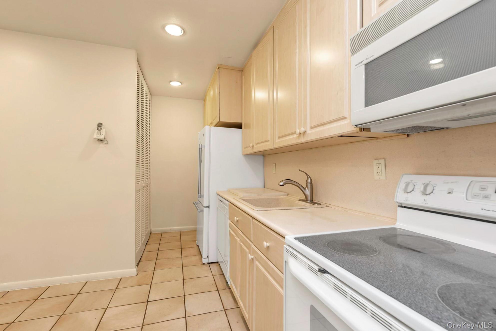 #11 photo, 28 Spring Hollow, ナッソー郡 Roslyn , NY 11576