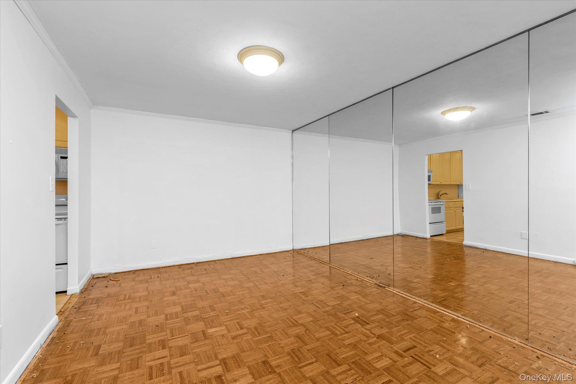 #7 photo, 28 Spring Hollow, ナッソー郡 Roslyn , NY 11576