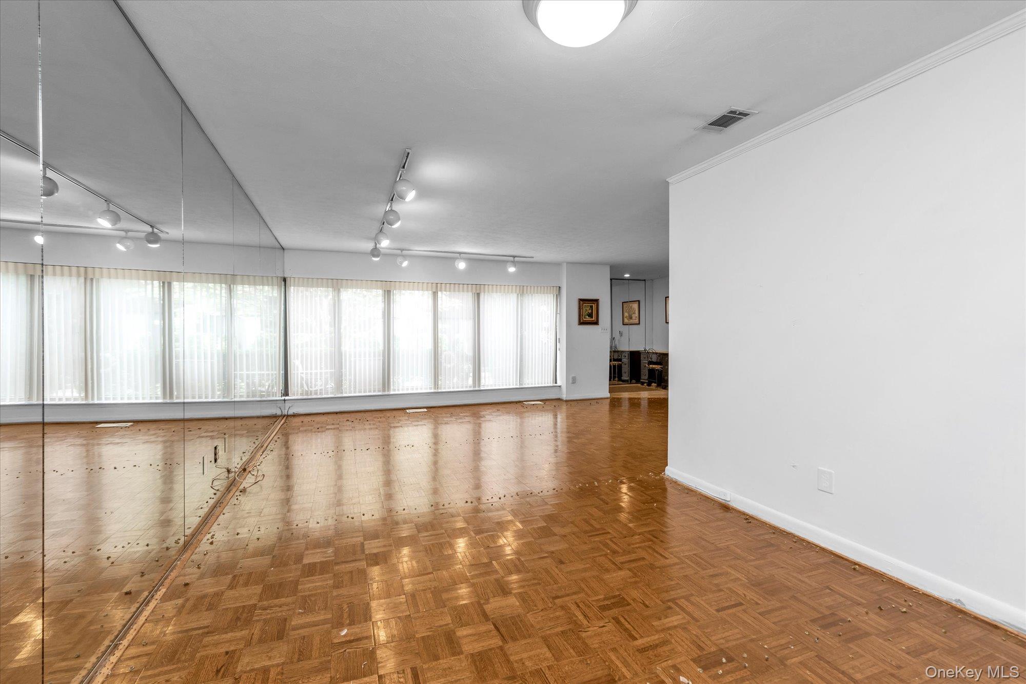 #8 photo, 28 Spring Hollow, ナッソー郡 Roslyn , NY 11576