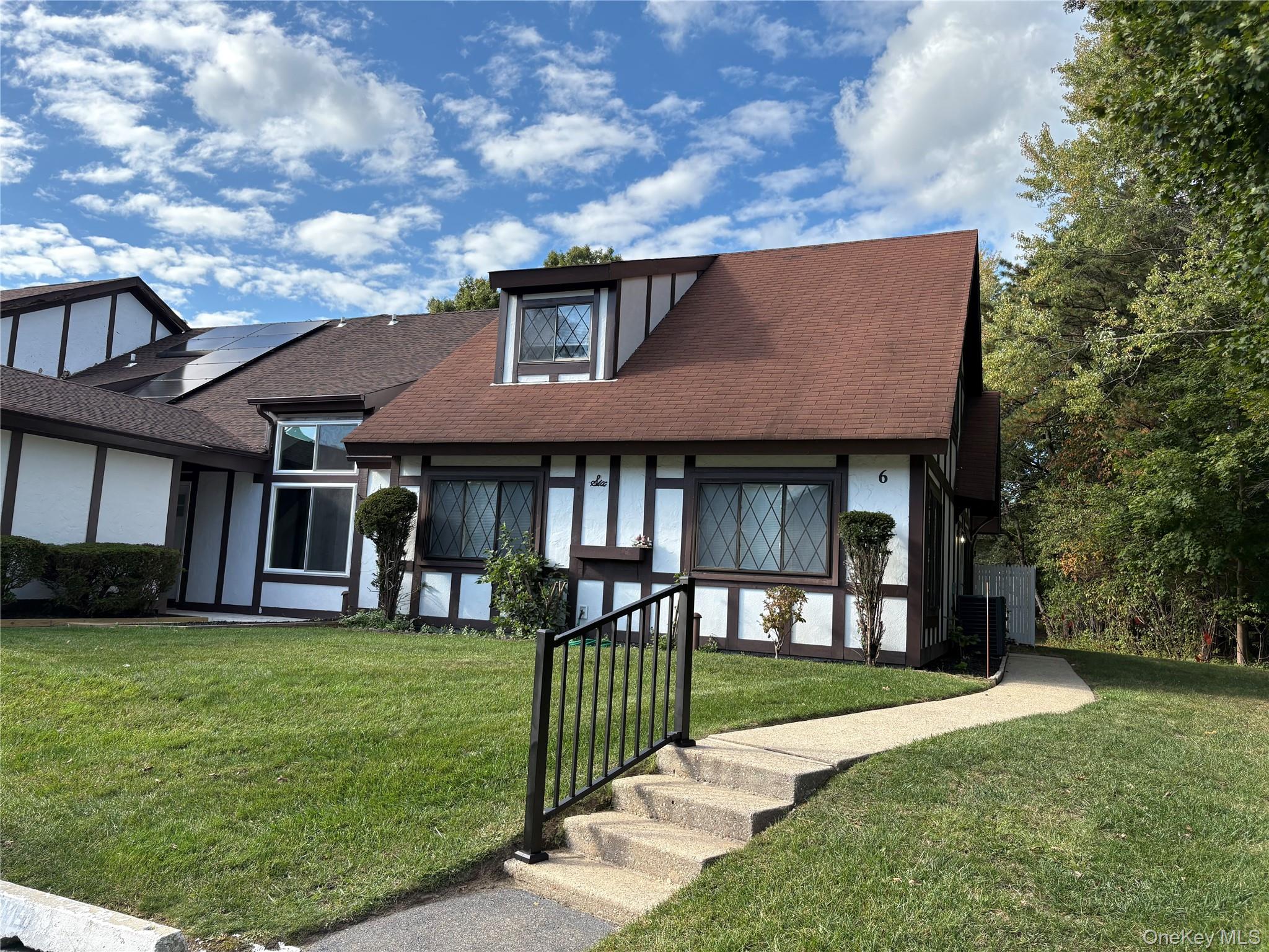 #1 photo, 6 Amesworth Court, सफ़ोक काउंटी Middle Island , NY 11953