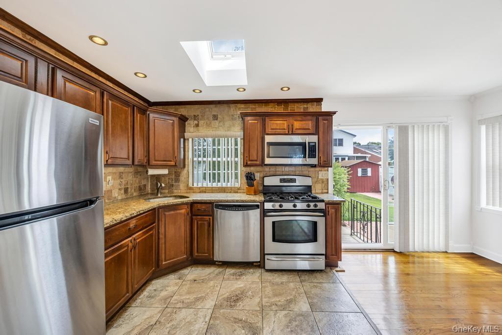 #6 photo, 890 Polk Avenue, Franklin Square , NY 11010