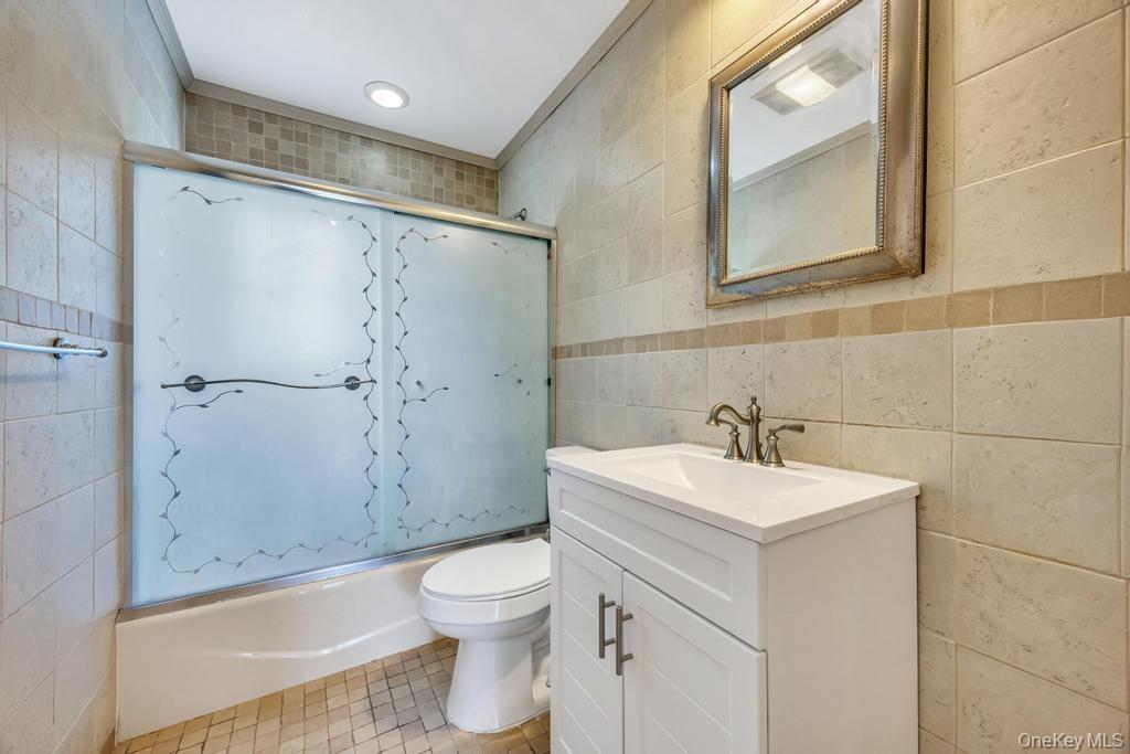 #8 photo, 890 Polk Avenue, Franklin Square , NY 11010