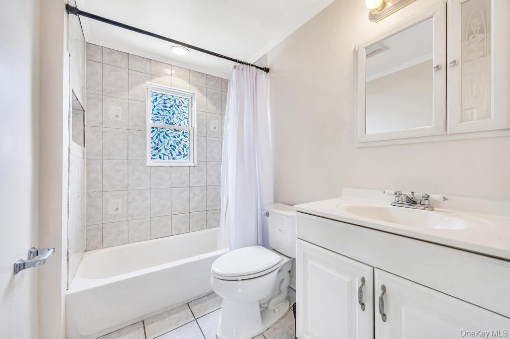 #9 photo, 890 Polk Avenue, Franklin Square , NY 11010