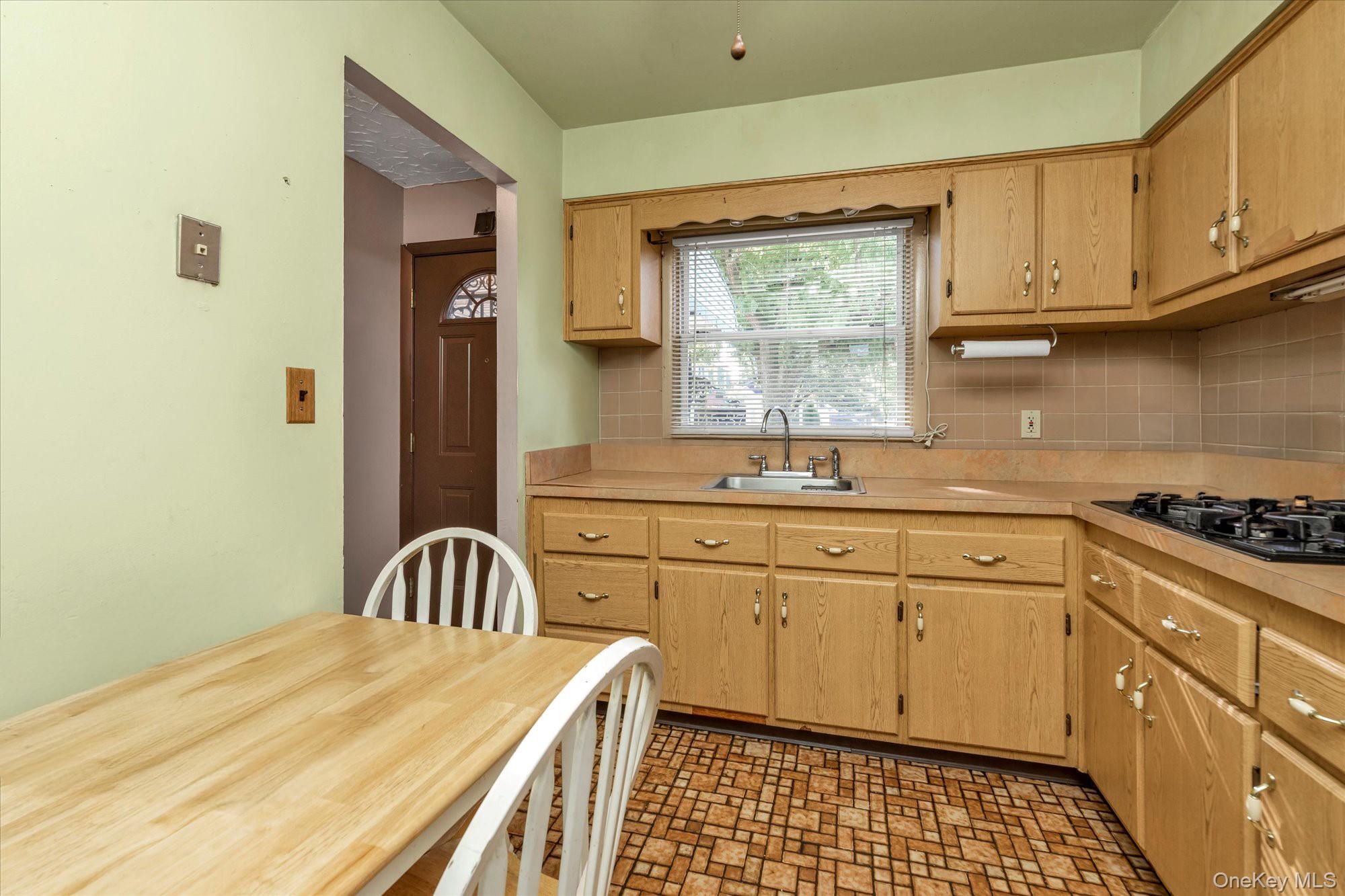 #6 photo, 14537 Linden Boulevard, Jamaica , NY 11436