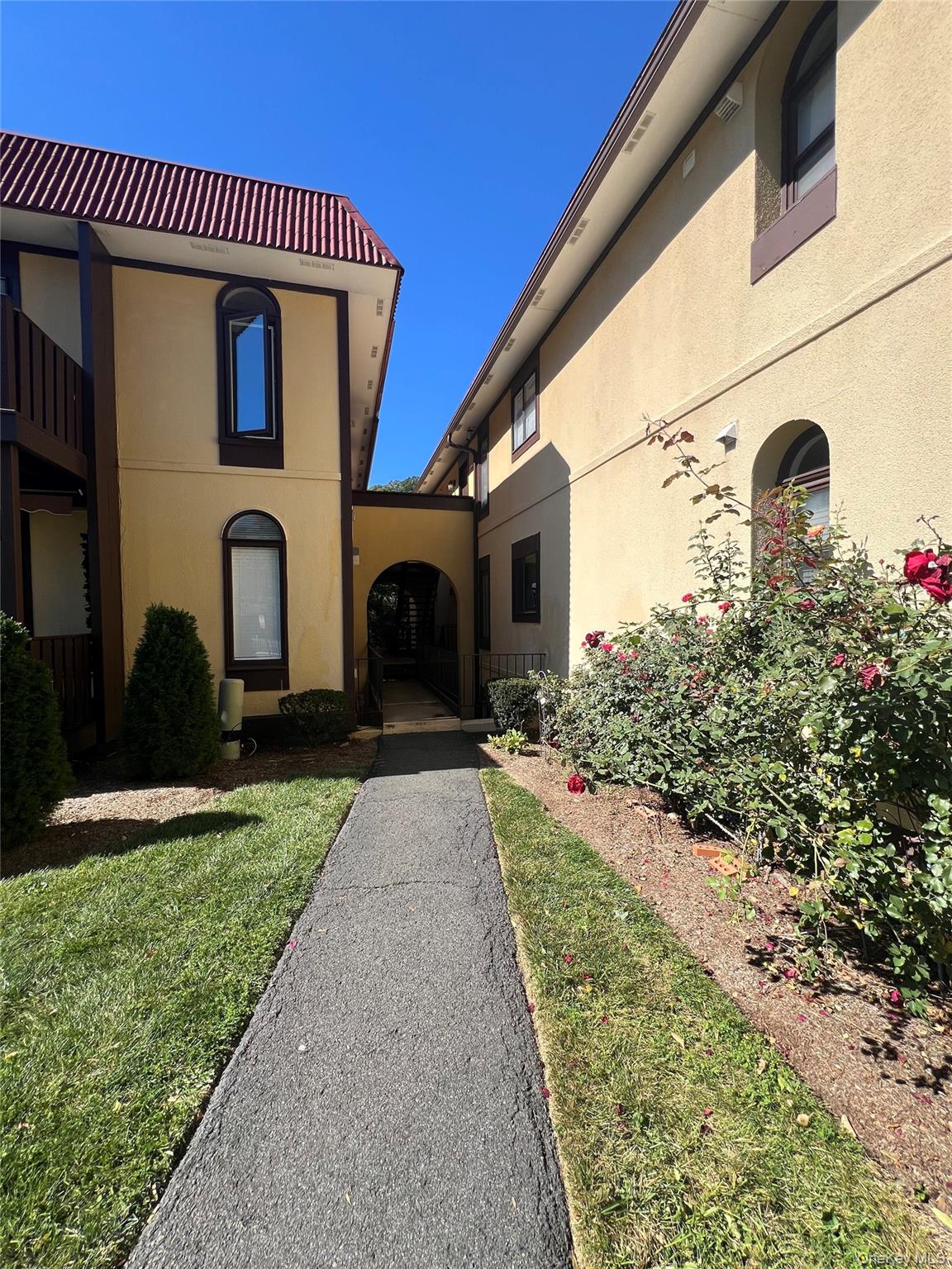 #10 photo, 2 Granada Crescent, White Plains , NY 10603